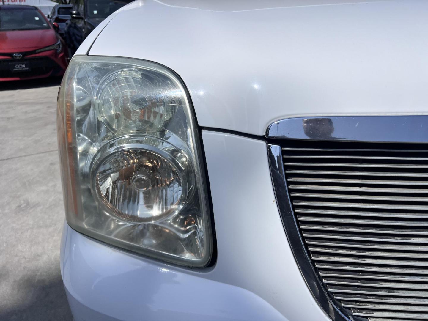 2007 White /Gray GMC Yukon SLE-1 2WD (1GKFC13J47J) with an 5.3L V8 OHV 16V engine, 4-Speed Automatic Overdrive transmission, located at 30 S. Berkeley Avenue, Pasadena, CA, 91107, (626) 248-7567, 34.145447, -118.109398 - 2007 GMC Yukon SLT – 3rd Row SUV – $995 Down – Buy Here Pay Here – Bad Credit OK – Crown City Motors – Pasadena, CA Need a full-size SUV with space for the whole family, rugged performance, and a touch of luxury? Check out this 2007 GMC Yukon SLT, available now at Crown City Motors in - Photo#9