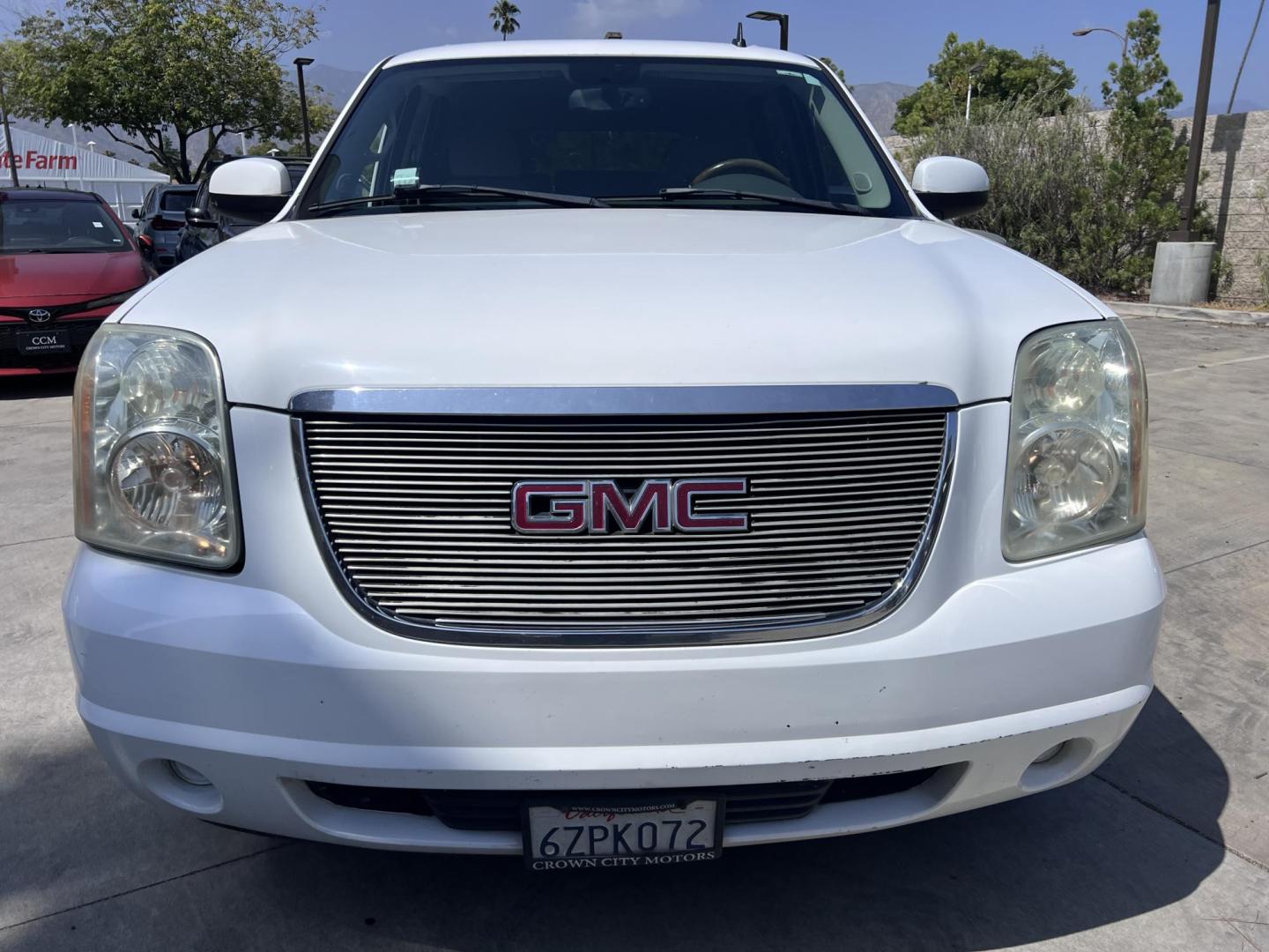2007 White /Gray GMC Yukon SLE-1 2WD (1GKFC13J47J) with an 5.3L V8 OHV 16V engine, 4-Speed Automatic Overdrive transmission, located at 30 S. Berkeley Avenue, Pasadena, CA, 91107, (626) 248-7567, 34.145447, -118.109398 - 2007 GMC Yukon SLT – 3rd Row SUV – $995 Down – Buy Here Pay Here – Bad Credit OK – Crown City Motors – Pasadena, CA Need a full-size SUV with space for the whole family, rugged performance, and a touch of luxury? Check out this 2007 GMC Yukon SLT, available now at Crown City Motors in - Photo#11
