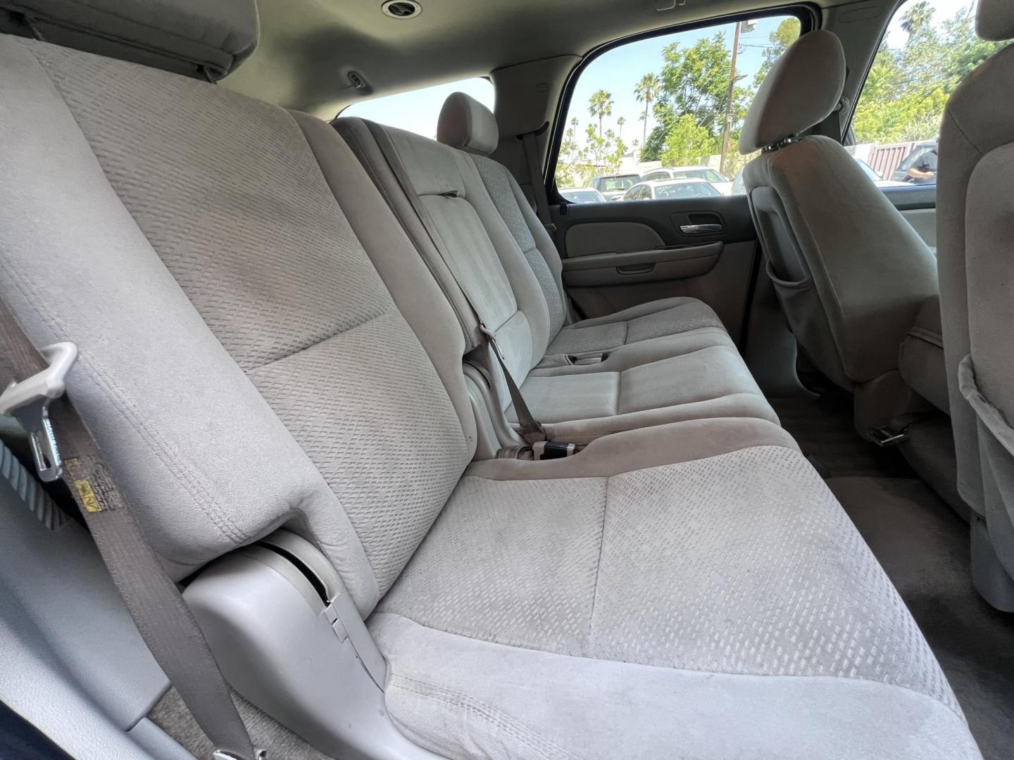 2007 White /Gray GMC Yukon SLE-1 2WD (1GKFC13J47J) with an 5.3L V8 OHV 16V engine, 4-Speed Automatic Overdrive transmission, located at 30 S. Berkeley Avenue, Pasadena, CA, 91107, (626) 248-7567, 34.145447, -118.109398 - 2007 GMC Yukon SLT – 3rd Row SUV – $995 Down – Buy Here Pay Here – Bad Credit OK – Crown City Motors – Pasadena, CA Need a full-size SUV with space for the whole family, rugged performance, and a touch of luxury? Check out this 2007 GMC Yukon SLT, available now at Crown City Motors in - Photo#21