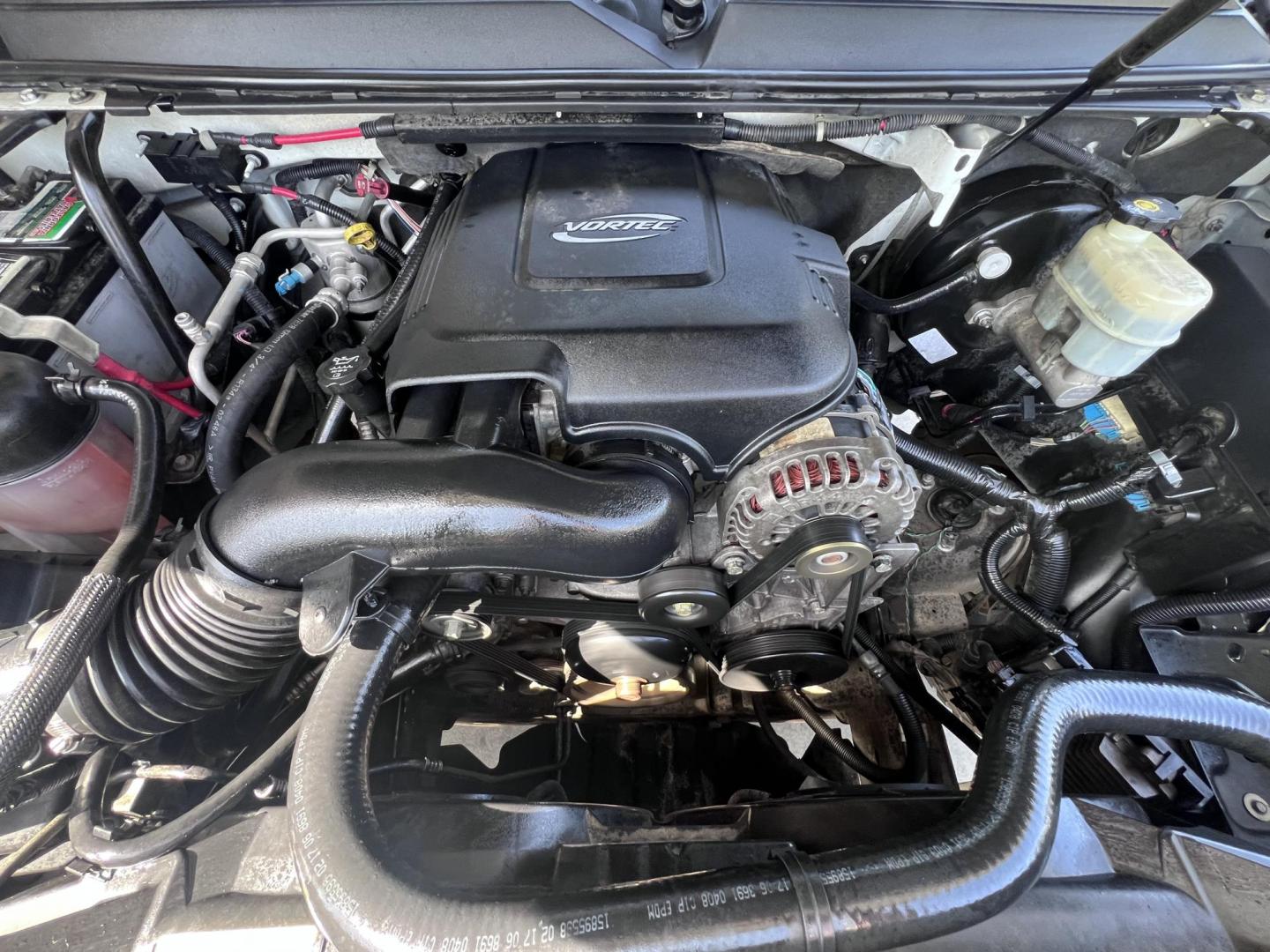 2007 White /Gray GMC Yukon SLE-1 2WD (1GKFC13J47J) with an 5.3L V8 OHV 16V engine, 4-Speed Automatic Overdrive transmission, located at 30 S. Berkeley Avenue, Pasadena, CA, 91107, (626) 248-7567, 34.145447, -118.109398 - 2007 GMC Yukon SLT – 3rd Row SUV – $995 Down – Buy Here Pay Here – Bad Credit OK – Crown City Motors – Pasadena, CA Need a full-size SUV with space for the whole family, rugged performance, and a touch of luxury? Check out this 2007 GMC Yukon SLT, available now at Crown City Motors in - Photo#25