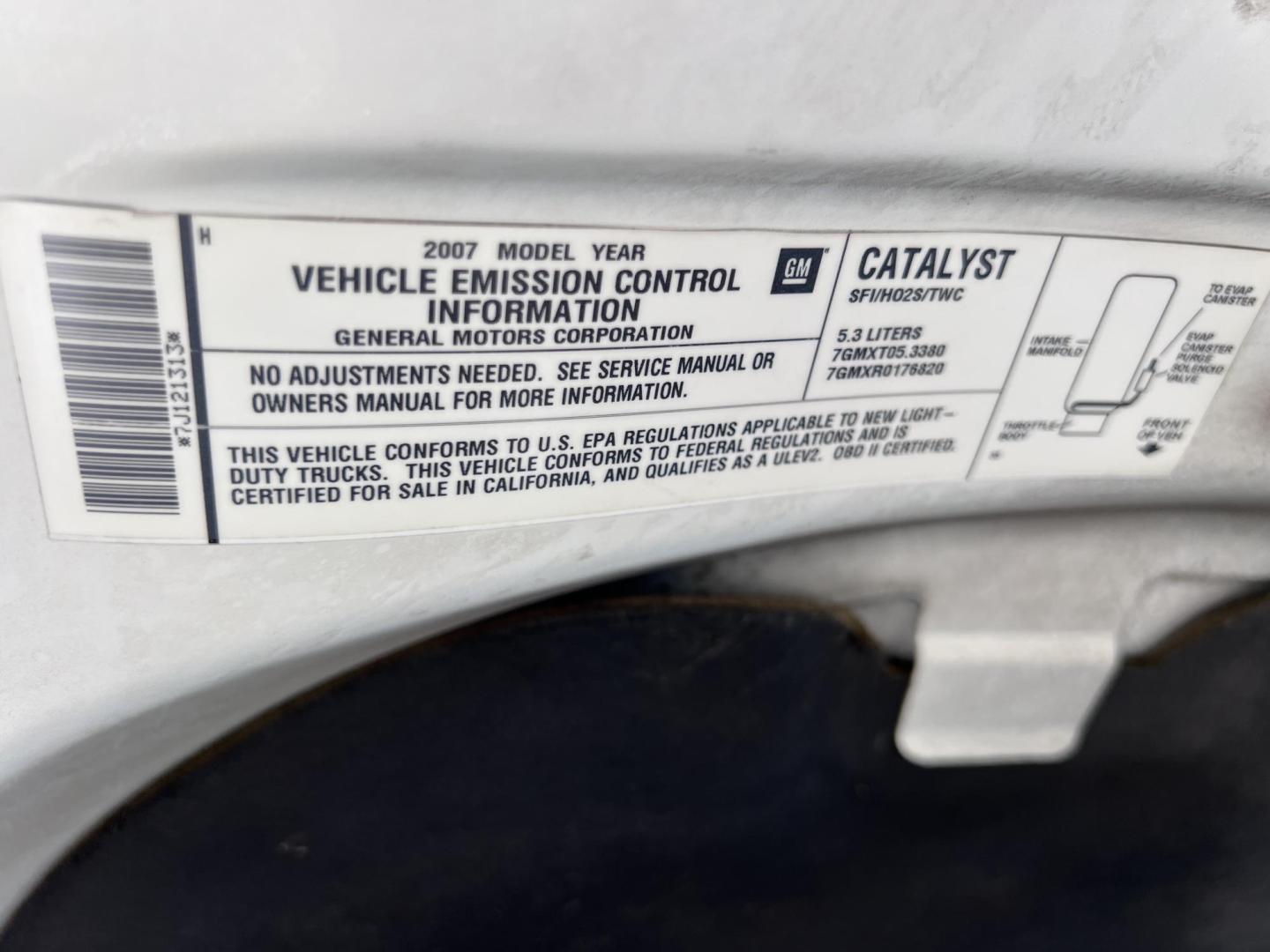 2007 White /Gray GMC Yukon SLE-1 2WD (1GKFC13J47J) with an 5.3L V8 OHV 16V engine, 4-Speed Automatic Overdrive transmission, located at 30 S. Berkeley Avenue, Pasadena, CA, 91107, (626) 248-7567, 34.145447, -118.109398 - 2007 GMC Yukon SLT – 3rd Row SUV – $995 Down – Buy Here Pay Here – Bad Credit OK – Crown City Motors – Pasadena, CA Need a full-size SUV with space for the whole family, rugged performance, and a touch of luxury? Check out this 2007 GMC Yukon SLT, available now at Crown City Motors in - Photo#27