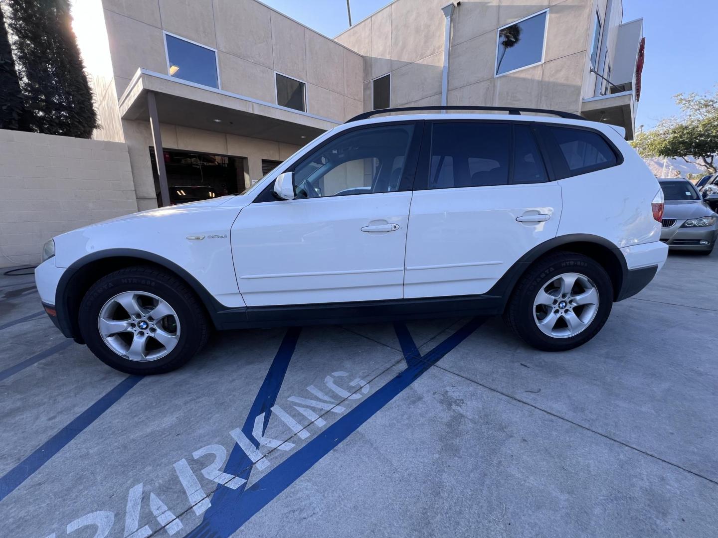 2008 White /Tan BMW X3 3.0si (WBXPC93418W) with an 3.0L L6 DOHC 24V engine, Automatic transmission, located at 30 S. Berkeley Avenue, Pasadena, CA, 91107, (626) 248-7567, 34.145447, -118.109398 - Navigation! Leather Seats! This 2008 BMW X3 3.0 SI looks and drives well. Crown City Motors is a used “Buy Here Pay Here” car dealer in Pasadena CA. “Buy Here Pay Here” financing, means that when you purchase your vehicle from our dealership, that you make the payments to the dealership - Photo#1