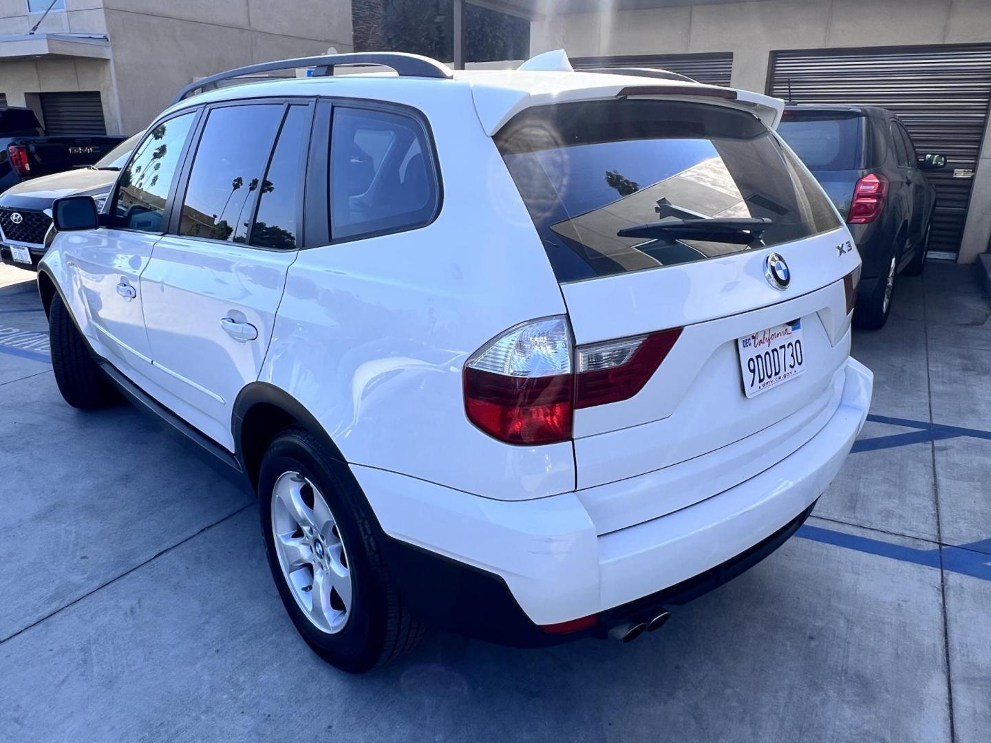 2008 White /Tan BMW X3 3.0si (WBXPC93418W) with an 3.0L L6 DOHC 24V engine, Automatic transmission, located at 30 S. Berkeley Avenue, Pasadena, CA, 91107, (626) 248-7567, 34.145447, -118.109398 - Navigation! Leather Seats! This 2008 BMW X3 3.0 SI looks and drives well. Crown City Motors is a used “Buy Here Pay Here” car dealer in Pasadena CA. “Buy Here Pay Here” financing, means that when you purchase your vehicle from our dealership, that you make the payments to the dealership - Photo#7