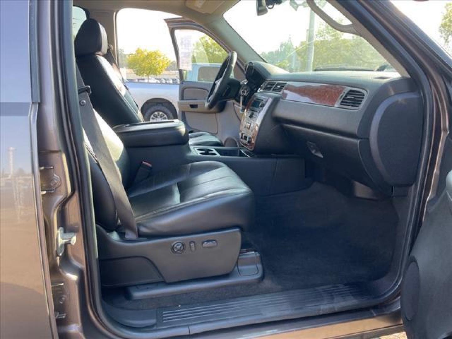 2008 Desert Brown Metallic Chevrolet Silverado 2500HD LTZ (1GCHK236X8F) with an 6.6L Duramax 6.6L Diesel Turbo V8 365hp 660ft. lbs. Common Rail Direct Injection engine, Allison 1000 6-Speed Shiftable Automatic transmission, located at 800 Riverside Ave, Roseville, CA, 95678, 916-773-4549 & Toll Free: 866-719-4393, 38.732265, -121.291039 - DURAMAX DIESEL CREW CAB 4X4 LTZ LIFTED CUSTOM WHEELS ALLISON TRANSMISSION - Photo#13