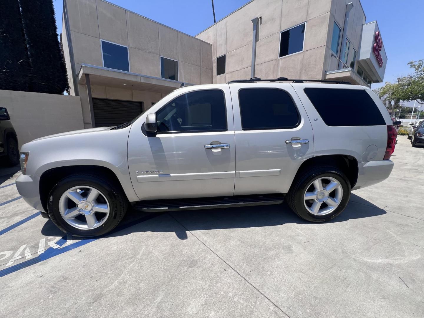 2008 Chevrolet Tahoe LS 2WD (1GNFC13008R) with an 5.3L V8 OHV 16V FFV engine, 4-Speed Automatic Overdrive transmission, located at 30 S. Berkeley Avenue, Pasadena, CA, 91107, (626) 248-7567, 34.145447, -118.109398 - 2008 Chevrolet Tahoe LT – Buy Here Pay Here – $995 Down – Bad Credit OK – Crown City Motors Pasadena Looking for a powerful and spacious SUV that’s affordable and reliable? Discover the 2008 Chevrolet Tahoe LT, available now at Crown City Motors in Pasadena with Buy Here Pay Here financin - Photo#7