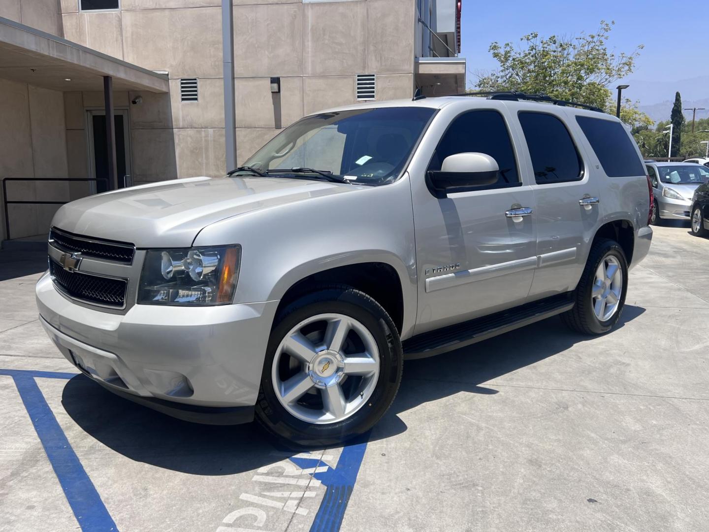 2008 Chevrolet Tahoe LS 2WD (1GNFC13008R) with an 5.3L V8 OHV 16V FFV engine, 4-Speed Automatic Overdrive transmission, located at 30 S. Berkeley Avenue, Pasadena, CA, 91107, (626) 248-7567, 34.145447, -118.109398 - 2008 Chevrolet Tahoe LT – Buy Here Pay Here – $995 Down – Bad Credit OK – Crown City Motors Pasadena Looking for a powerful and spacious SUV that’s affordable and reliable? Discover the 2008 Chevrolet Tahoe LT, available now at Crown City Motors in Pasadena with Buy Here Pay Here financin - Photo#6