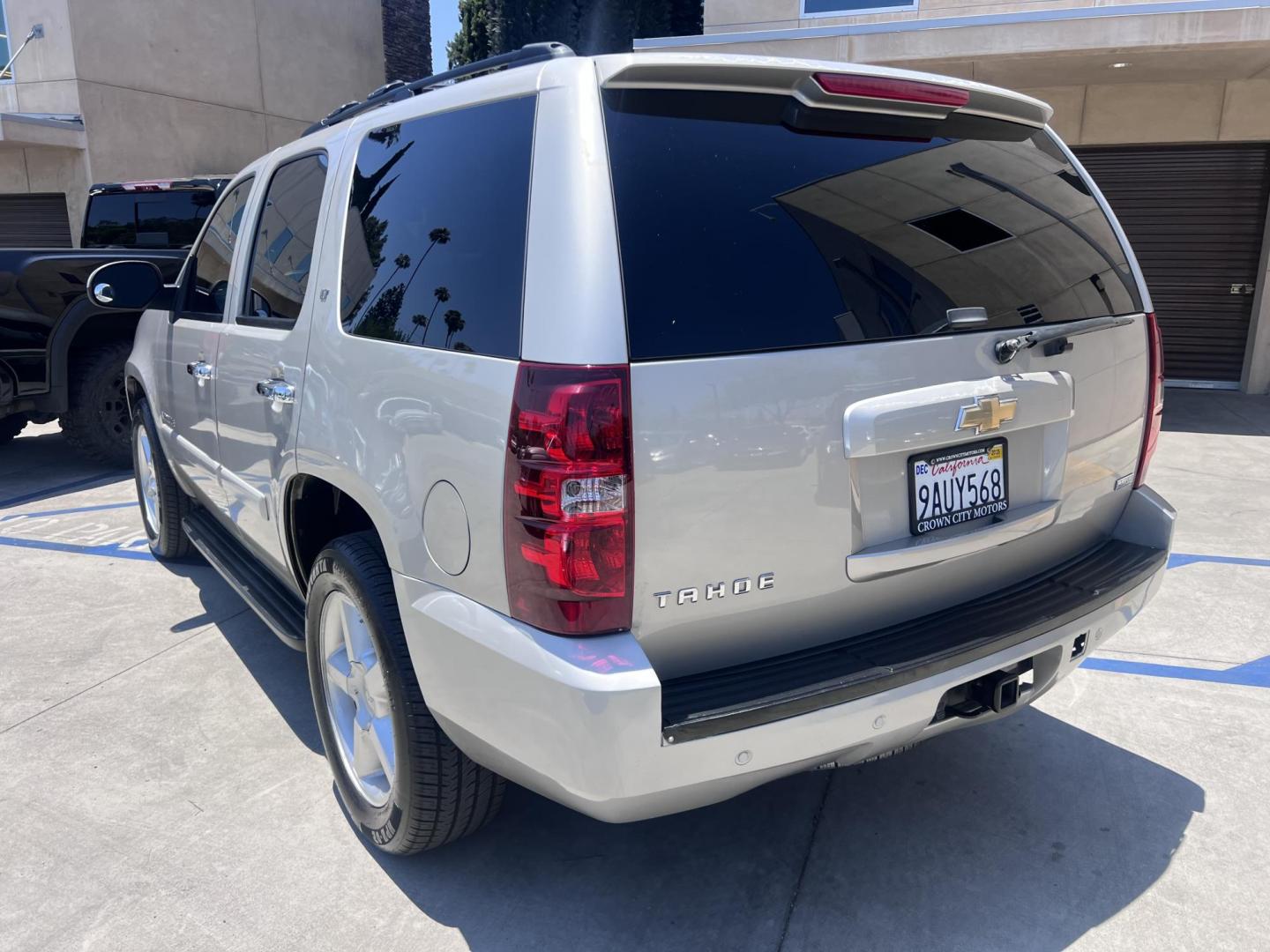 2008 Chevrolet Tahoe LS 2WD (1GNFC13008R) with an 5.3L V8 OHV 16V FFV engine, 4-Speed Automatic Overdrive transmission, located at 30 S. Berkeley Avenue, Pasadena, CA, 91107, (626) 248-7567, 34.145447, -118.109398 - 2008 Chevrolet Tahoe LT – Buy Here Pay Here – $995 Down – Bad Credit OK – Crown City Motors Pasadena Looking for a powerful and spacious SUV that’s affordable and reliable? Discover the 2008 Chevrolet Tahoe LT, available now at Crown City Motors in Pasadena with Buy Here Pay Here financin - Photo#8