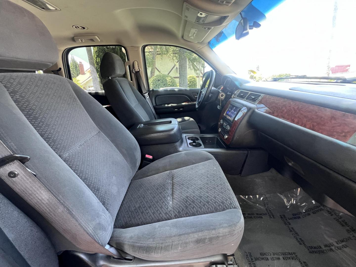 2008 Chevrolet Tahoe LS 2WD (1GNFC13008R) with an 5.3L V8 OHV 16V FFV engine, 4-Speed Automatic Overdrive transmission, located at 30 S. Berkeley Avenue, Pasadena, CA, 91107, (626) 248-7567, 34.145447, -118.109398 - 2008 Chevrolet Tahoe LT – Buy Here Pay Here – $995 Down – Bad Credit OK – Crown City Motors Pasadena Looking for a powerful and spacious SUV that’s affordable and reliable? Discover the 2008 Chevrolet Tahoe LT, available now at Crown City Motors in Pasadena with Buy Here Pay Here financin - Photo#19