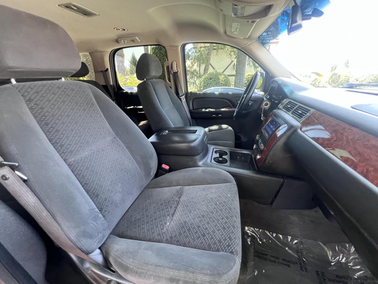 2008 Chevrolet Tahoe LS 2WD (1GNFC13008R) with an 5.3L V8 OHV 16V FFV engine, 4-Speed Automatic Overdrive transmission, located at 30 S. Berkeley Avenue, Pasadena, CA, 91107, (626) 248-7567, 34.145447, -118.109398 - 2008 Chevrolet Tahoe LT – Buy Here Pay Here – $995 Down – Bad Credit OK – Crown City Motors Pasadena Looking for a powerful and spacious SUV that’s affordable and reliable? Discover the 2008 Chevrolet Tahoe LT, available now at Crown City Motors in Pasadena with Buy Here Pay Here financin - Photo#20