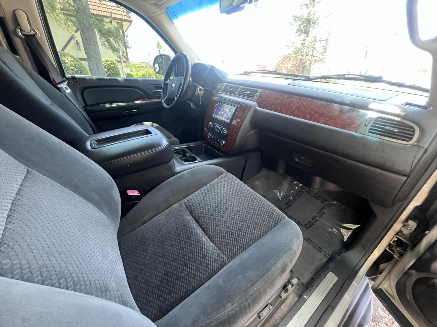 2008 Chevrolet Tahoe LS 2WD (1GNFC13008R) with an 5.3L V8 OHV 16V FFV engine, 4-Speed Automatic Overdrive transmission, located at 30 S. Berkeley Avenue, Pasadena, CA, 91107, (626) 248-7567, 34.145447, -118.109398 - 2008 Chevrolet Tahoe LT – Buy Here Pay Here – $995 Down – Bad Credit OK – Crown City Motors Pasadena Looking for a powerful and spacious SUV that’s affordable and reliable? Discover the 2008 Chevrolet Tahoe LT, available now at Crown City Motors in Pasadena with Buy Here Pay Here financin - Photo#21