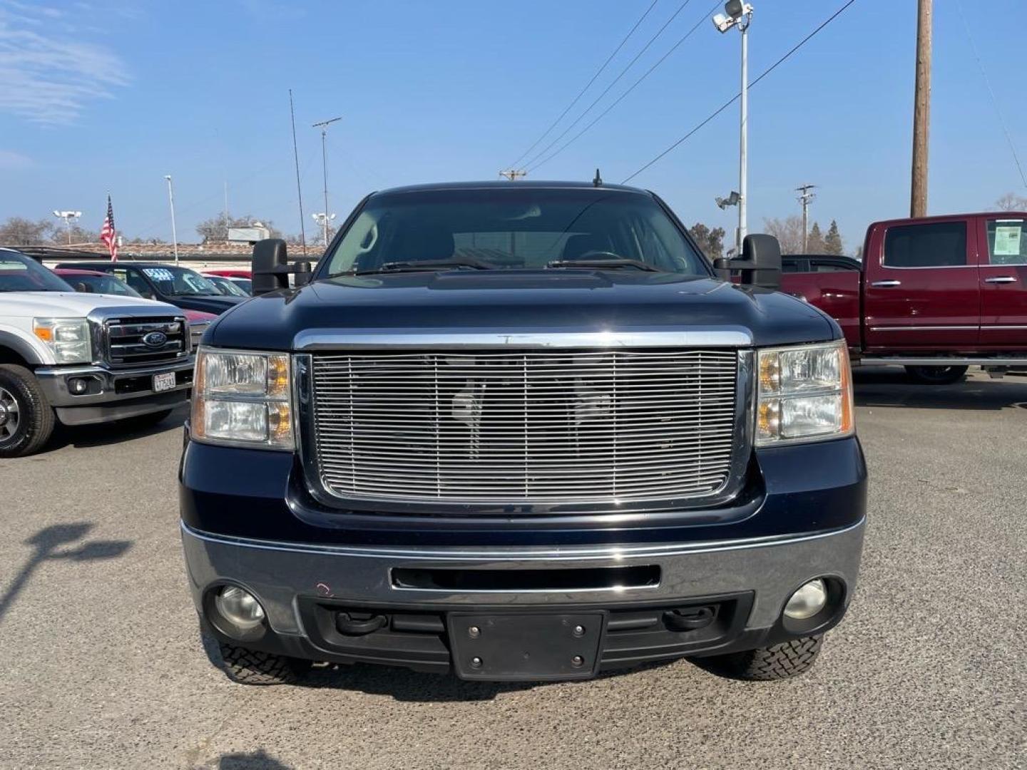 2008 Deep Blue Metallic GMC Sierra 2500HD SLE1 (1GTHK23628F) with an 6.6L Duramax 6.6L Diesel Turbo V8 365hp 660ft. lbs. Common Rail Direct Injection engine, Allison 1000 6-Speed Shiftable Automatic transmission, located at 800 Riverside Ave, Roseville, CA, 95678, 916-773-4549 & Toll Free: 866-719-4393, 38.732265, -121.291039 - DURAMAX DIESEL CREW CAB 4X4 SLE ALLISON TRANSMISSION CLEAN CARFAX - Photo#8
