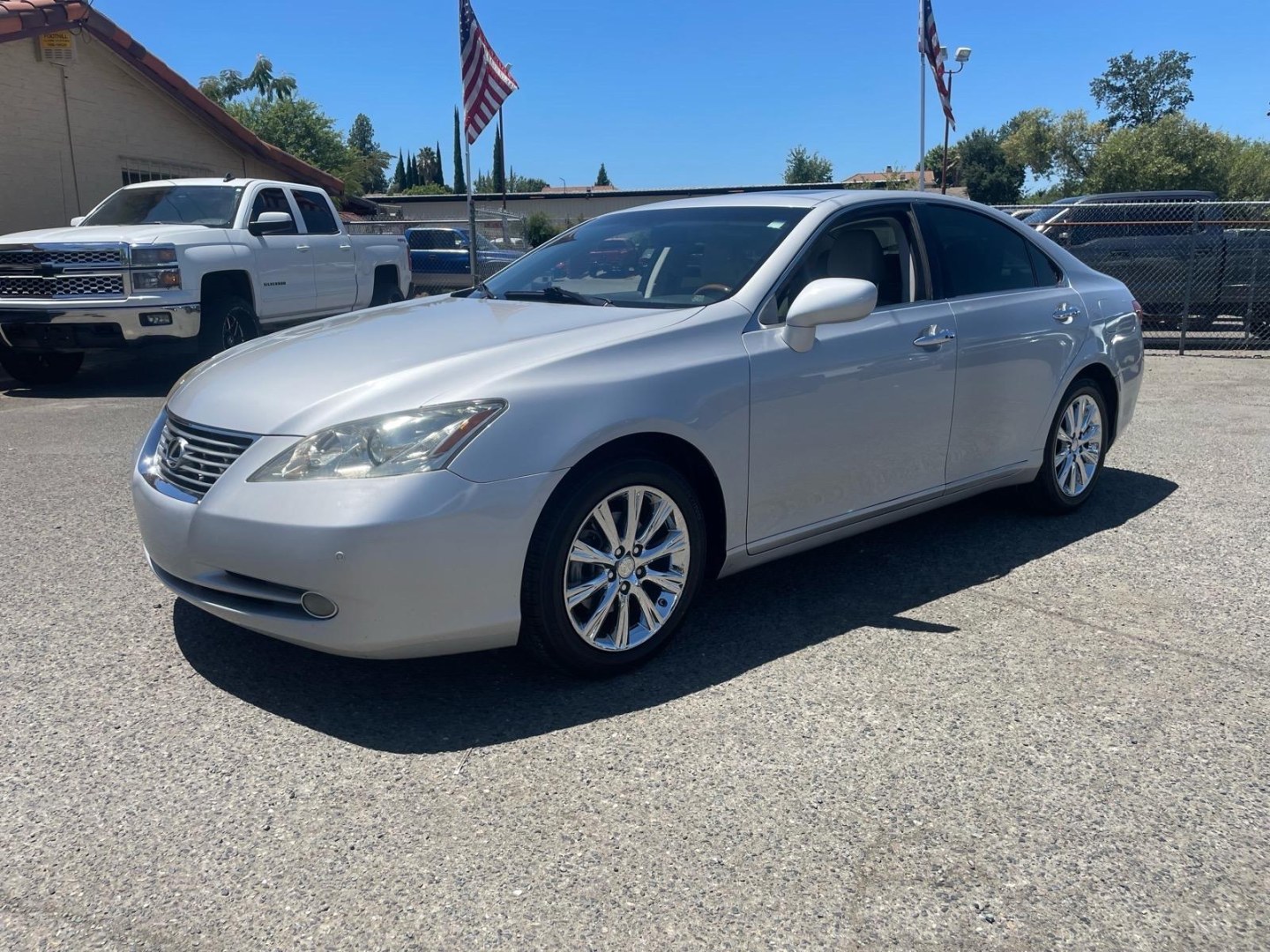 2008 Tungsten Pearl Lexus ES 350 Base (JTHBJ46G682) with an 3.5L 3.5L V6 272hp 254ft. lbs. Other engine, 6-Speed Automatic w/Sequential Shift Mode transmission, located at 800 Riverside Ave, Roseville, CA, 95678, 916-773-4549 & Toll Free: 866-719-4393, 38.732265, -121.291039 - LOW MILES LEATHER MOON ROOF PARKING SENSORS- Photo#0