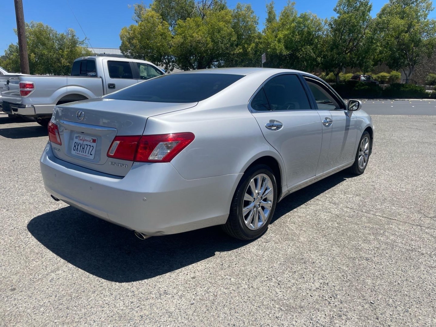 2008 Tungsten Pearl Lexus ES 350 Base (JTHBJ46G682) with an 3.5L 3.5L V6 272hp 254ft. lbs. Other engine, 6-Speed Automatic w/Sequential Shift Mode transmission, located at 800 Riverside Ave, Roseville, CA, 95678, 916-773-4549 & Toll Free: 866-719-4393, 38.732265, -121.291039 - LOW MILES LEATHER MOON ROOF PARKING SENSORS- Photo#4