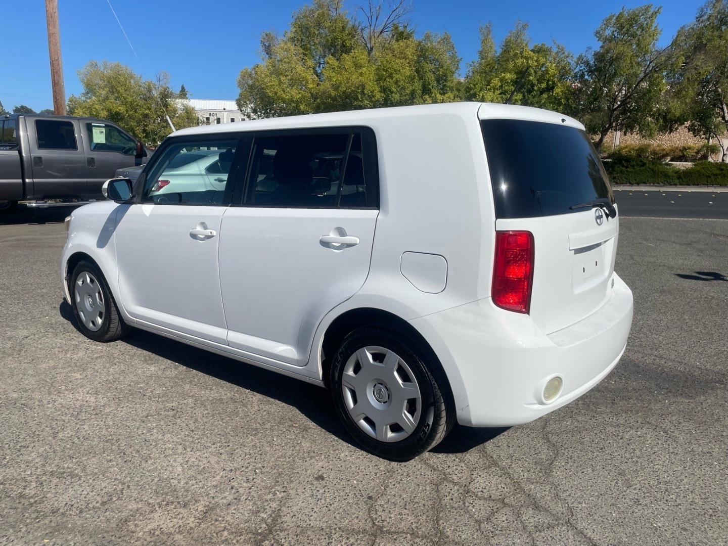 2008 Super White Scion xB Base (JTLKE50E081) with an 2.4L 2.4L I4 158hp 162ft. lbs. Sequential Electronic Fuel Injection engine, 4-Speed Automatic transmission, located at 800 Riverside Ave, Roseville, CA, 95678, 916-773-4549 & Toll Free: 866-719-4393, 38.732265, -121.291039 - CLEAN CARFAX- Photo#2