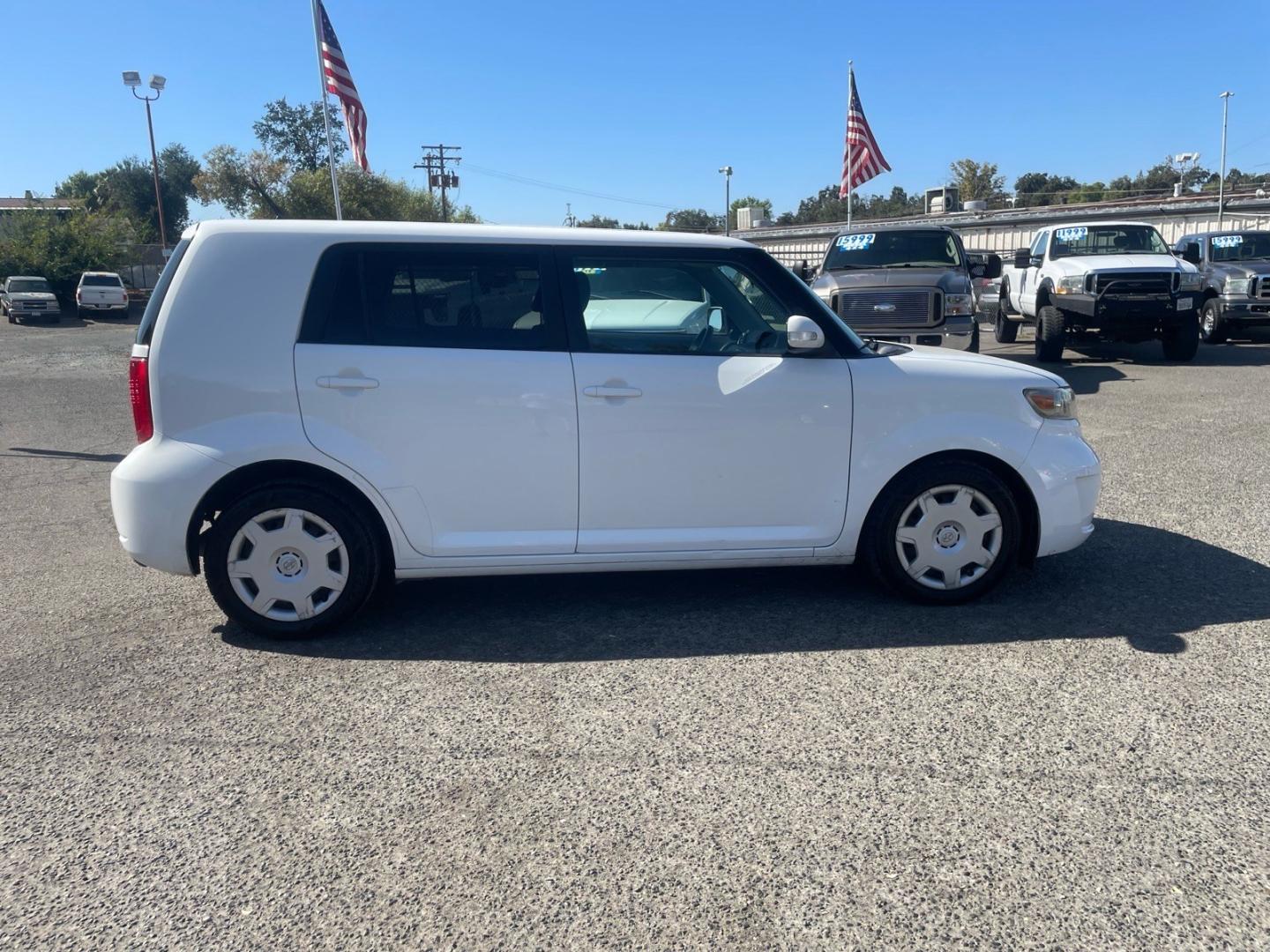 2008 Super White Scion xB Base (JTLKE50E081) with an 2.4L 2.4L I4 158hp 162ft. lbs. Sequential Electronic Fuel Injection engine, 4-Speed Automatic transmission, located at 800 Riverside Ave, Roseville, CA, 95678, 916-773-4549 & Toll Free: 866-719-4393, 38.732265, -121.291039 - CLEAN CARFAX- Photo#5
