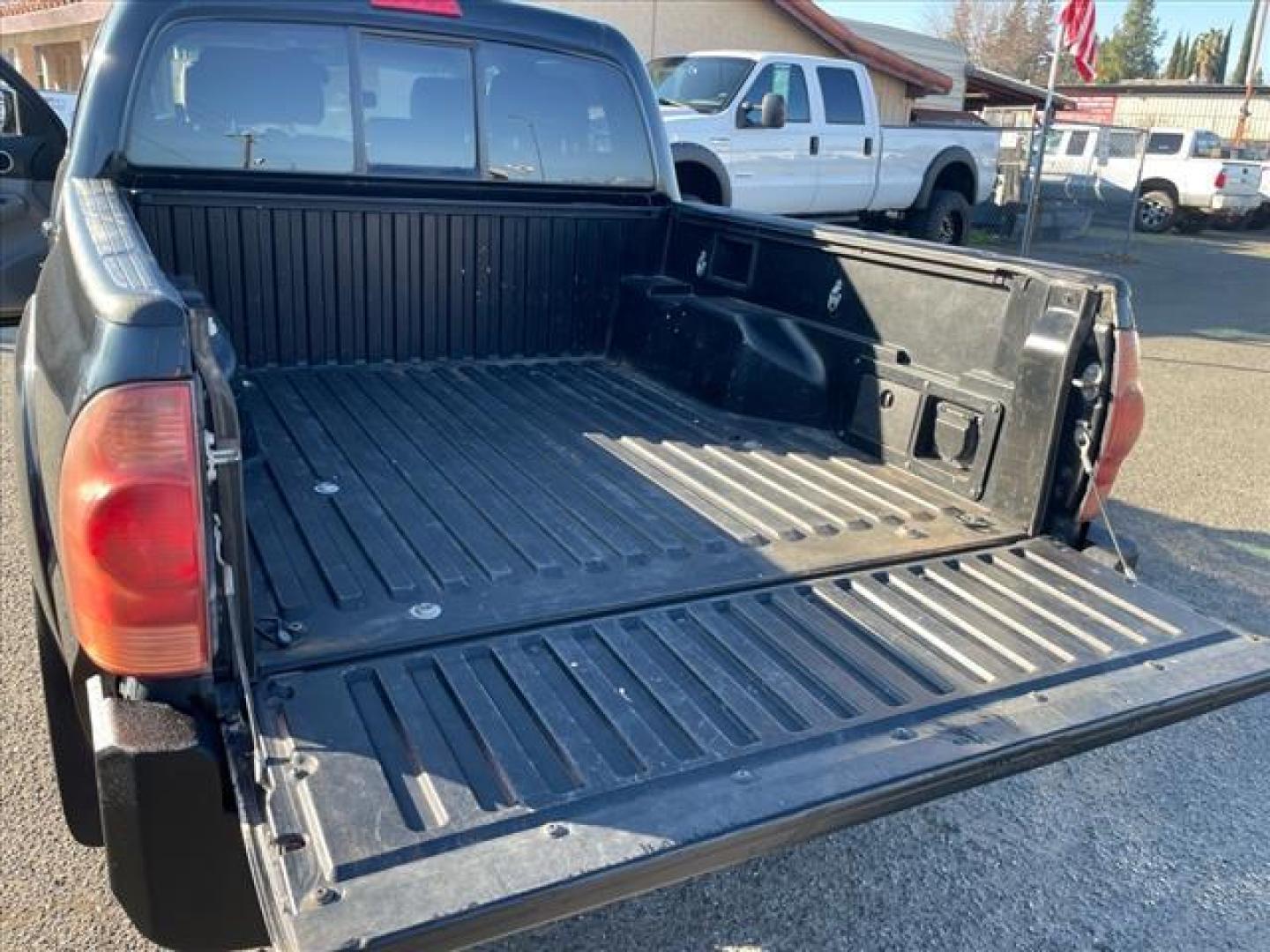 2008 Black Sand Pearl Toyota Tacoma V6 (5TELU42N88Z) with an 4.0L 4.0L V6 236hp 266ft. lbs. Sequential Electronic Fuel Injection engine, 6-Speed Manual transmission, located at 800 Riverside Ave, Roseville, CA, 95678, 916-773-4549 & Toll Free: 866-719-4393, 38.732265, -121.291039 - 4X4 DOUBLE CAB - Photo#9