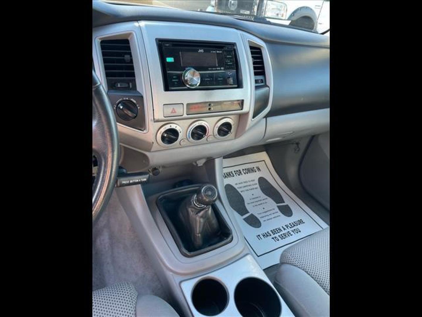 2008 Black Sand Pearl Toyota Tacoma V6 (5TELU42N88Z) with an 4.0L 4.0L V6 236hp 266ft. lbs. Sequential Electronic Fuel Injection engine, 6-Speed Manual transmission, located at 800 Riverside Ave, Roseville, CA, 95678, 916-773-4549 & Toll Free: 866-719-4393, 38.732265, -121.291039 - 4X4 DOUBLE CAB - Photo#10