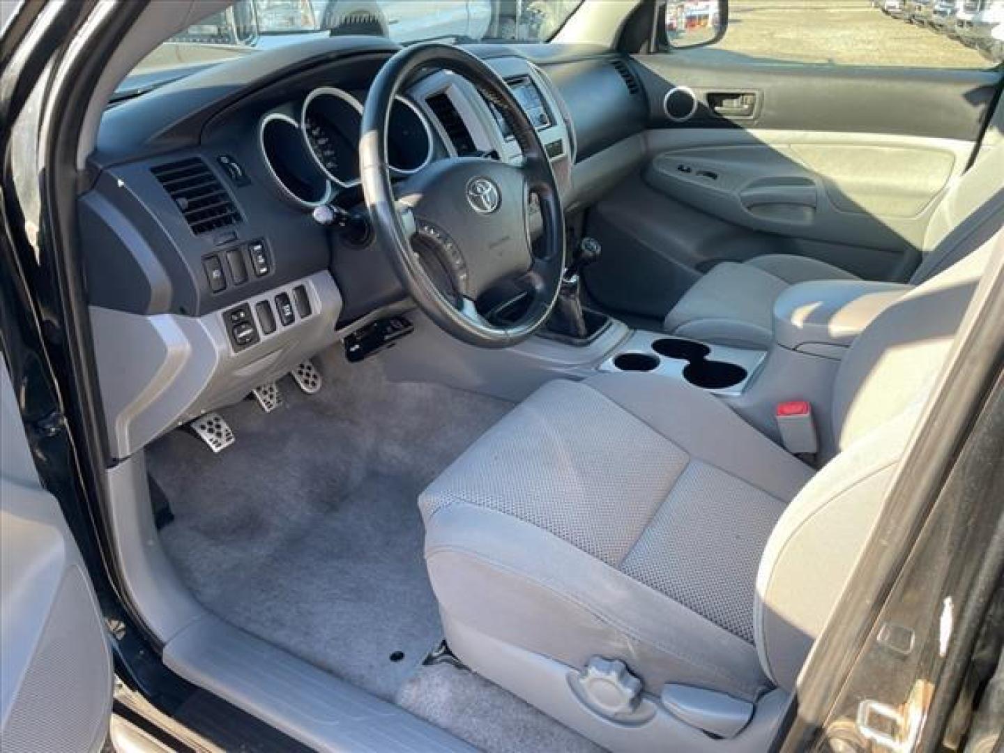 2008 Black Sand Pearl Toyota Tacoma V6 (5TELU42N88Z) with an 4.0L 4.0L V6 236hp 266ft. lbs. Sequential Electronic Fuel Injection engine, 6-Speed Manual transmission, located at 800 Riverside Ave, Roseville, CA, 95678, 916-773-4549 & Toll Free: 866-719-4393, 38.732265, -121.291039 - 4X4 DOUBLE CAB - Photo#11