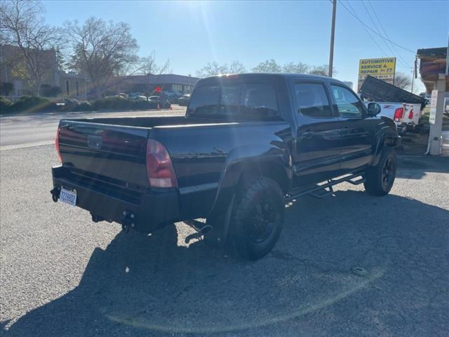2008 Black Sand Pearl Toyota Tacoma V6 (5TELU42N88Z) with an 4.0L 4.0L V6 236hp 266ft. lbs. Sequential Electronic Fuel Injection engine, 6-Speed Manual transmission, located at 800 Riverside Ave, Roseville, CA, 95678, 916-773-4549 & Toll Free: 866-719-4393, 38.732265, -121.291039 - 4X4 DOUBLE CAB - Photo#3