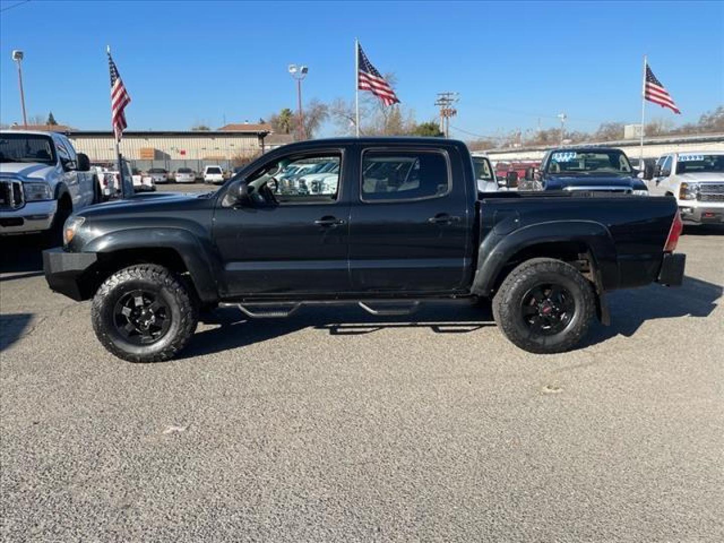 2008 Black Sand Pearl Toyota Tacoma V6 (5TELU42N88Z) with an 4.0L 4.0L V6 236hp 266ft. lbs. Sequential Electronic Fuel Injection engine, 6-Speed Manual transmission, located at 800 Riverside Ave, Roseville, CA, 95678, 916-773-4549 & Toll Free: 866-719-4393, 38.732265, -121.291039 - 4X4 DOUBLE CAB - Photo#4