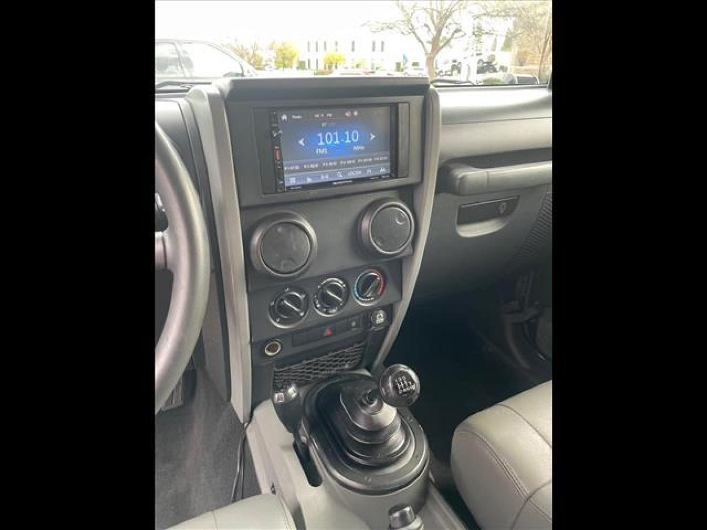 2009 Black Clear Coat Jeep Wrangler X (1J4FA24149L) with an 3.8L 3.8L V6 202hp 237ft. lbs. Sequential Multiport Fuel Injection engine, 6-Speed Manual transmission, located at 800 Riverside Ave, Roseville, CA, 95678, 916-773-4549 & Toll Free: 866-719-4393, 38.732265, -121.291039 - 4X4 LOW MILES 6 SPEED MANUAL NEW TIRES CLEAN CARFAX - Photo#9