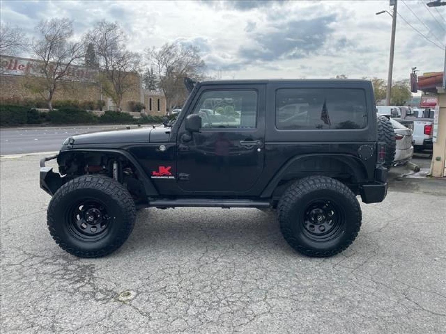 2009 Black Clear Coat Jeep Wrangler X (1J4FA24149L) with an 3.8L 3.8L V6 202hp 237ft. lbs. Sequential Multiport Fuel Injection engine, 6-Speed Manual transmission, located at 800 Riverside Ave, Roseville, CA, 95678, 916-773-4549 & Toll Free: 866-719-4393, 38.732265, -121.291039 - 4X4 LOW MILES 6 SPEED MANUAL NEW TIRES CLEAN CARFAX - Photo#4
