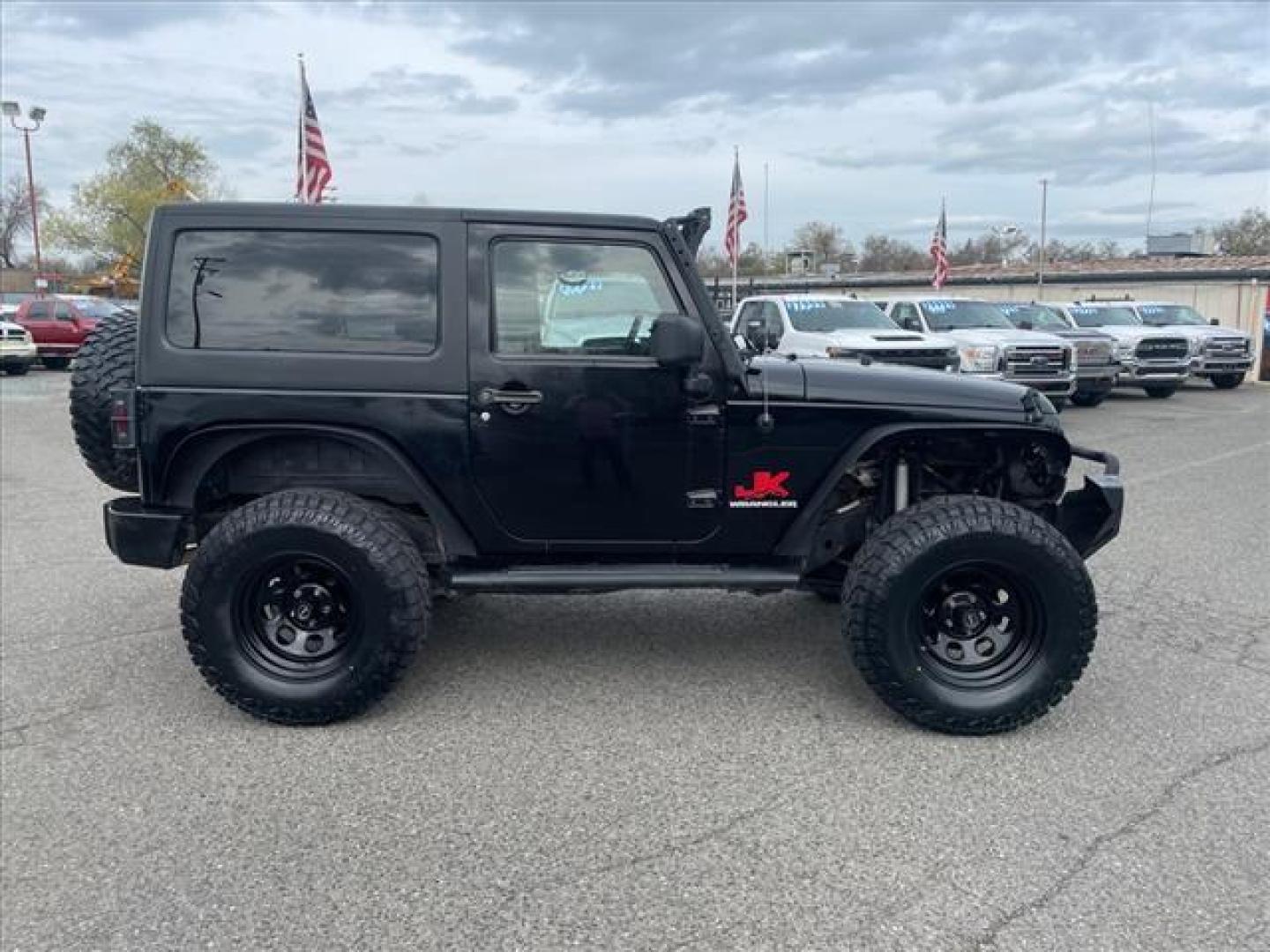 2009 Black Clear Coat Jeep Wrangler X (1J4FA24149L) with an 3.8L 3.8L V6 202hp 237ft. lbs. Sequential Multiport Fuel Injection engine, 6-Speed Manual transmission, located at 800 Riverside Ave, Roseville, CA, 95678, 916-773-4549 & Toll Free: 866-719-4393, 38.732265, -121.291039 - 4X4 LOW MILES 6 SPEED MANUAL NEW TIRES CLEAN CARFAX - Photo#5