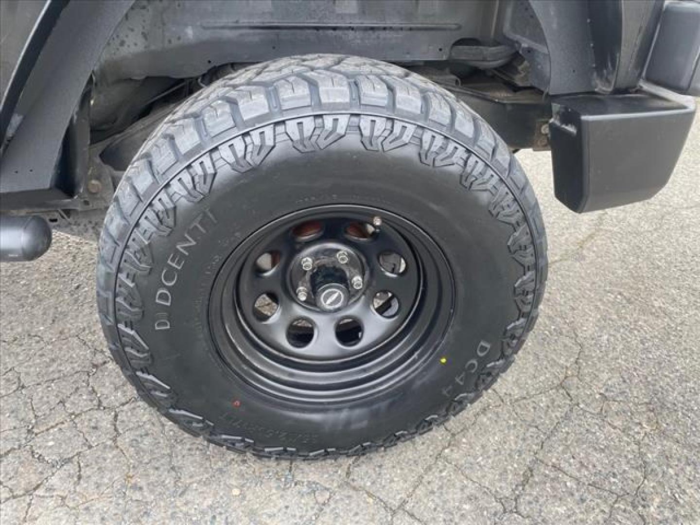 2009 Black Clear Coat Jeep Wrangler X (1J4FA24149L) with an 3.8L 3.8L V6 202hp 237ft. lbs. Sequential Multiport Fuel Injection engine, 6-Speed Manual transmission, located at 800 Riverside Ave, Roseville, CA, 95678, 916-773-4549 & Toll Free: 866-719-4393, 38.732265, -121.291039 - 4X4 LOW MILES 6 SPEED MANUAL NEW TIRES CLEAN CARFAX - Photo#6
