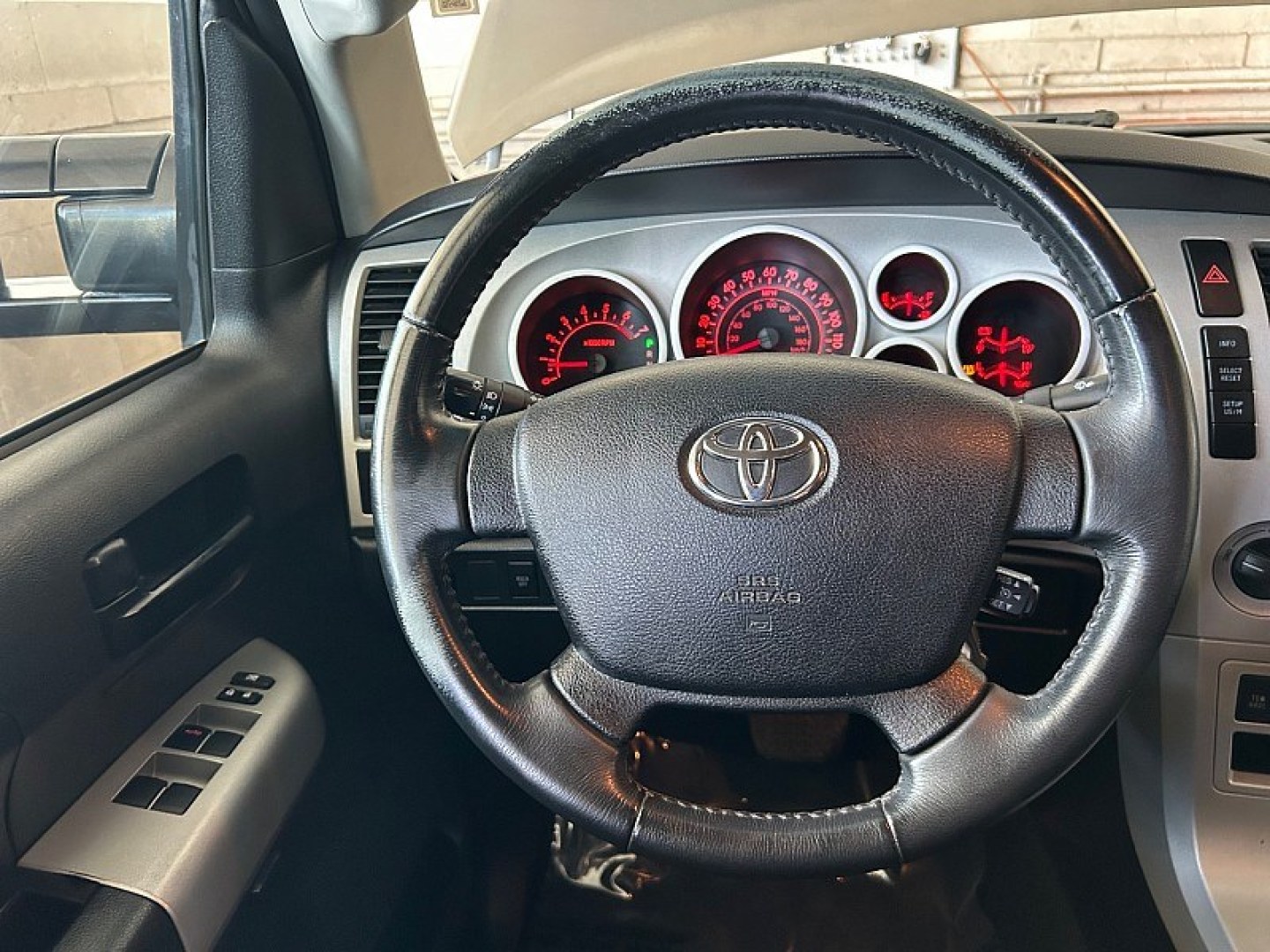 2009 Toyota Tundra 4WD (5TFBV54129X) with an V8 5.7 Liter engine, Automatic 6-Spd w/Overdrive transmission, located at 412 Auto Vista Drive, Palmdale, 93551, (661) 945-0620, 34.592636, -118.136681- Photo#21