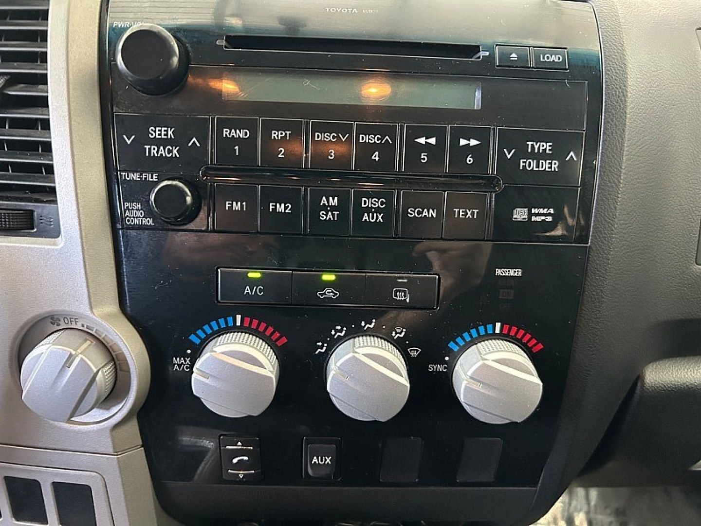 2009 Toyota Tundra 4WD (5TFBV54129X) with an V8 5.7 Liter engine, Automatic 6-Spd w/Overdrive transmission, located at 412 Auto Vista Drive, Palmdale, 93551, (661) 945-0620, 34.592636, -118.136681- Photo#24