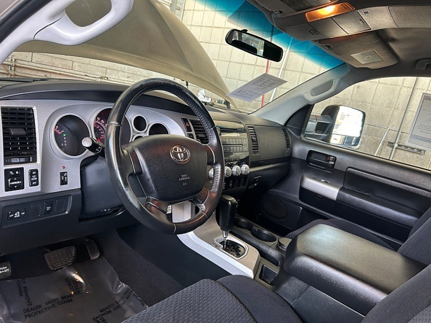 2009 Toyota Tundra 4WD (5TFBV54129X) with an V8 5.7 Liter engine, Automatic 6-Spd w/Overdrive transmission, located at 412 Auto Vista Drive, Palmdale, 93551, (661) 945-0620, 34.592636, -118.136681- Photo#17
