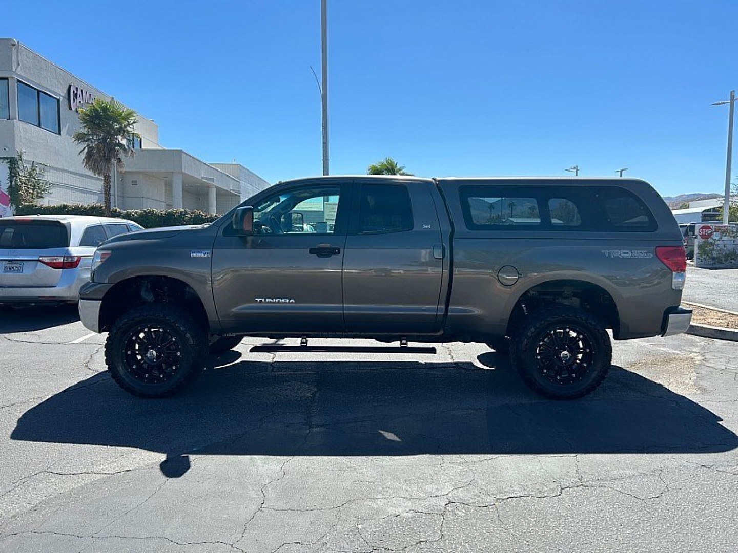 2009 Toyota Tundra 4WD (5TFBV54129X) with an V8 5.7 Liter engine, Automatic 6-Spd w/Overdrive transmission, located at 412 Auto Vista Drive, Palmdale, 93551, (661) 945-0620, 34.592636, -118.136681- Photo#7