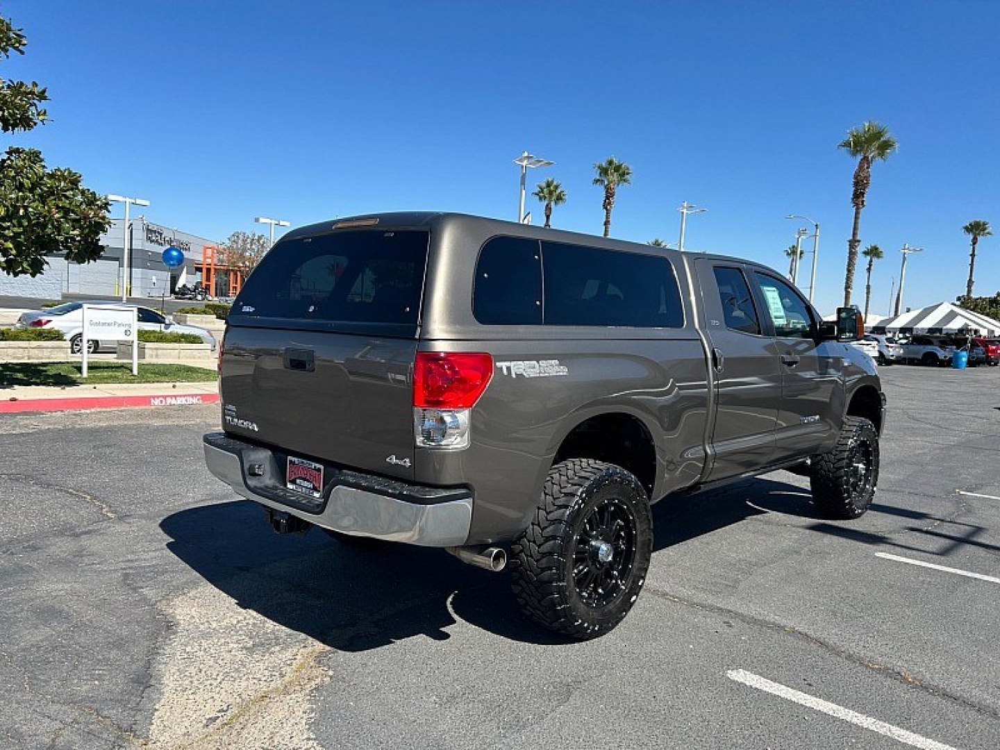 2009 Toyota Tundra 4WD (5TFBV54129X) with an V8 5.7 Liter engine, Automatic 6-Spd w/Overdrive transmission, located at 412 Auto Vista Drive, Palmdale, 93551, (661) 945-0620, 34.592636, -118.136681- Photo#4