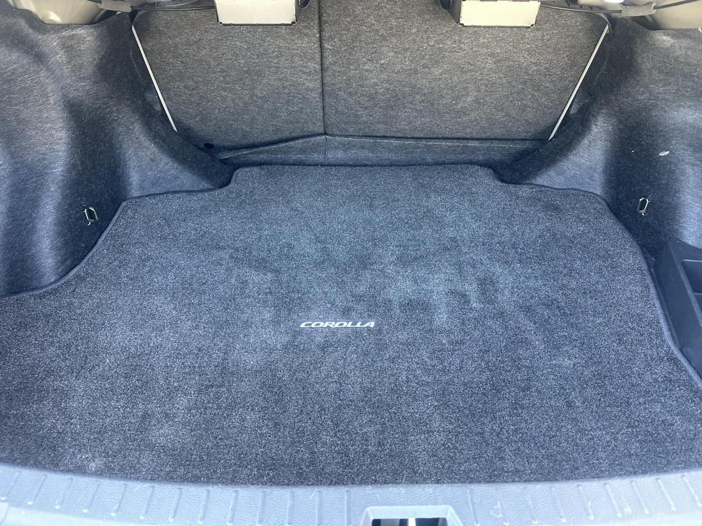 2010 Black /Gray Toyota Corolla Cloth (JTDBU4EE7A9) with an 4 Cylinder engine, Automatic transmission, located at 30 S. Berkeley Avenue, Pasadena, CA, 91107, (626) 248-7567, 34.145447, -118.109398 - MPG! This Corolla looks and drives well. - Photo#16