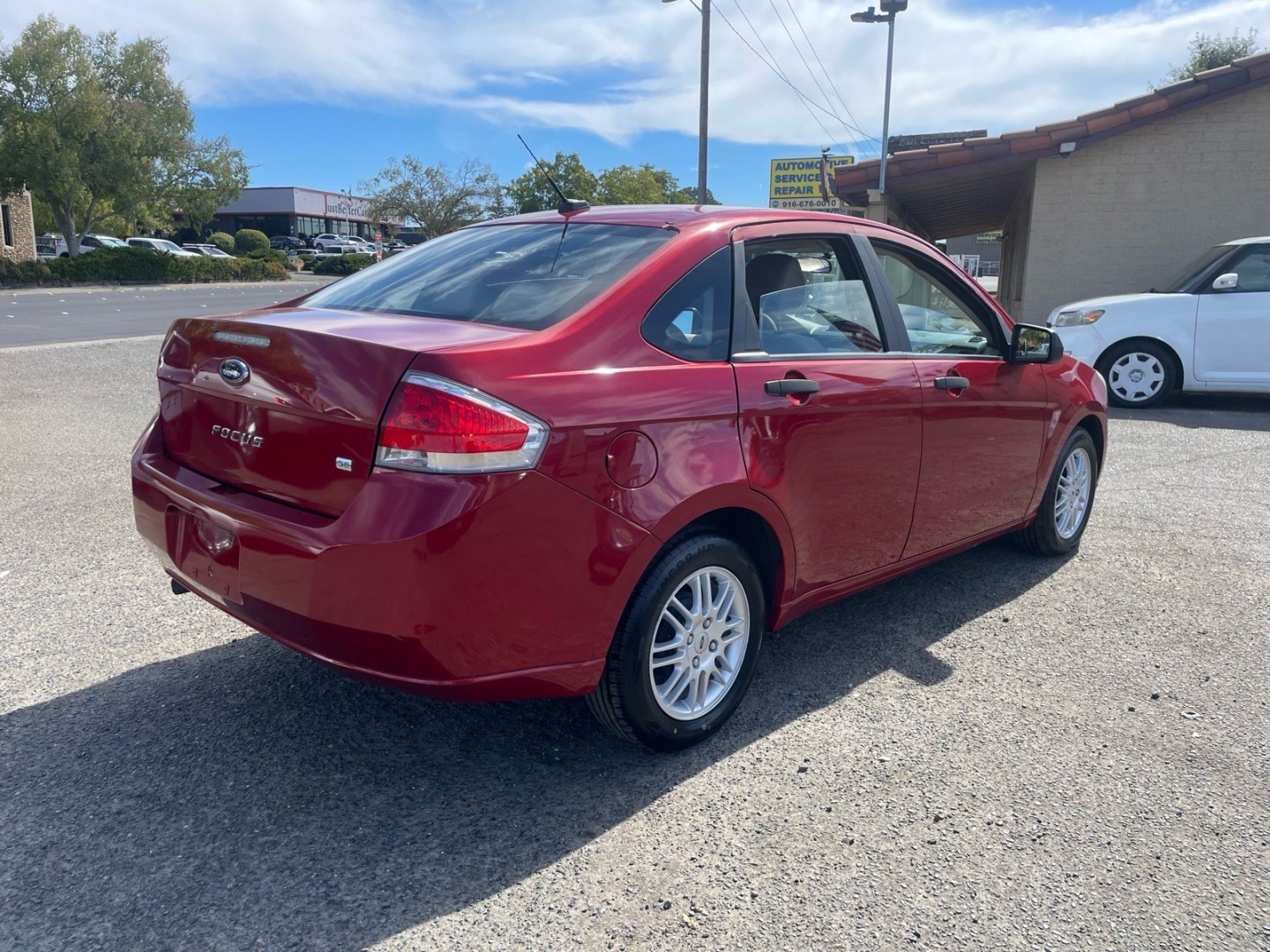 2010 Sangria Red Metallic Ford Focus SE (1FAHP3FN5AW) with an 2.0L 2.0L I4 140hp 136ft. lbs. Sequential Multiport Fuel Injection engine, 4-Speed Automatic transmission, located at 800 Riverside Ave, Roseville, CA, 95678, 916-773-4549 & Toll Free: 866-719-4393, 38.732265, -121.291039 - SE LOW MILES NEW TIRES CLEAN CARFAX- Photo#3