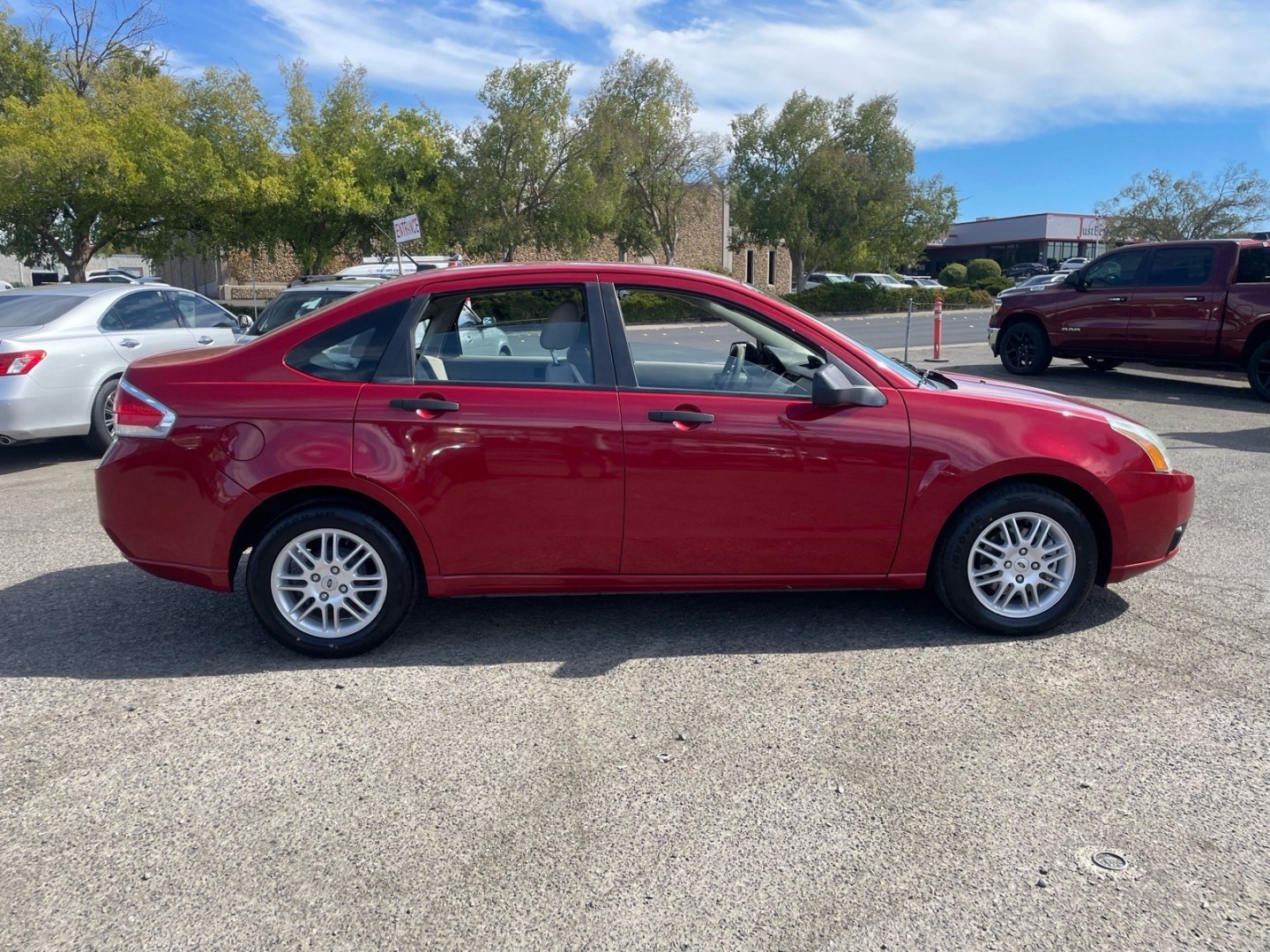 2010 Sangria Red Metallic Ford Focus SE (1FAHP3FN5AW) with an 2.0L 2.0L I4 140hp 136ft. lbs. Sequential Multiport Fuel Injection engine, 4-Speed Automatic transmission, located at 800 Riverside Ave, Roseville, CA, 95678, 916-773-4549 & Toll Free: 866-719-4393, 38.732265, -121.291039 - SE LOW MILES NEW TIRES CLEAN CARFAX- Photo#5