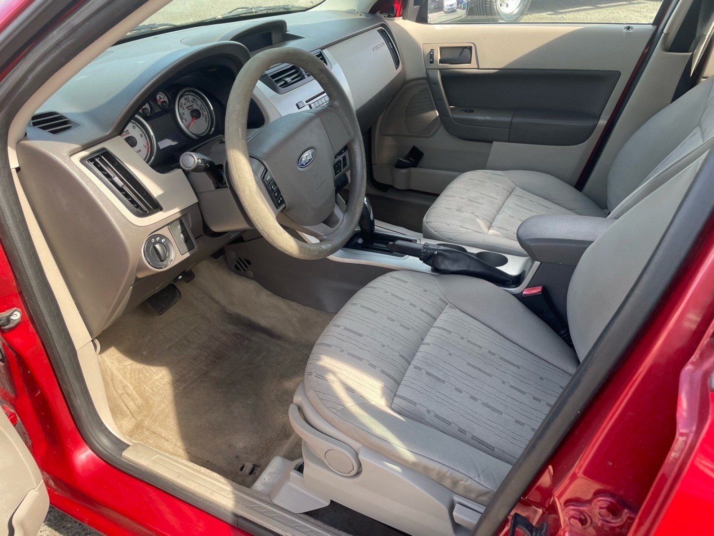 2010 Sangria Red Metallic Ford Focus SE (1FAHP3FN5AW) with an 2.0L 2.0L I4 140hp 136ft. lbs. Sequential Multiport Fuel Injection engine, 4-Speed Automatic transmission, located at 800 Riverside Ave, Roseville, CA, 95678, 916-773-4549 & Toll Free: 866-719-4393, 38.732265, -121.291039 - SE LOW MILES NEW TIRES CLEAN CARFAX- Photo#9