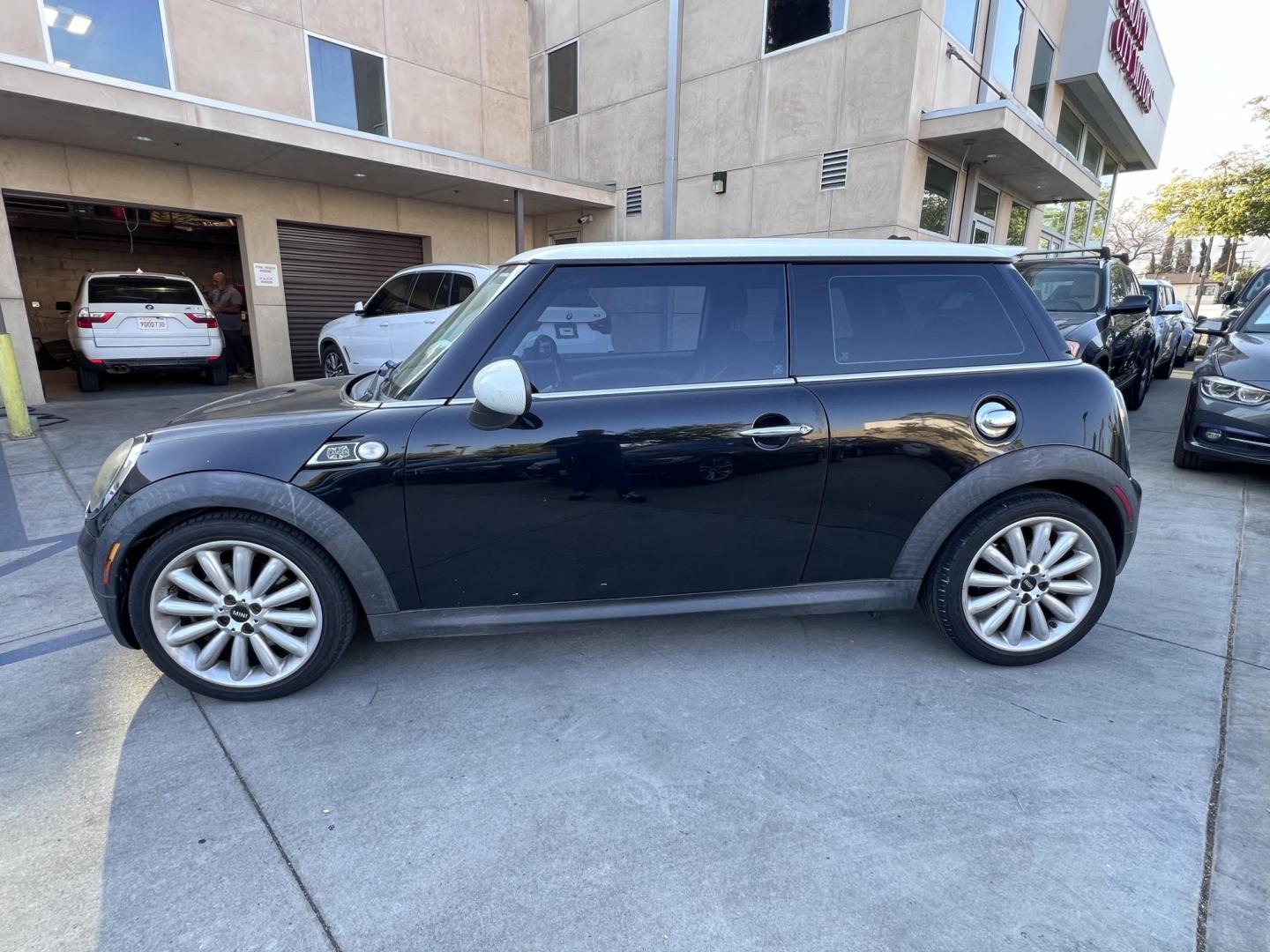 2010 Jet Black /BLACK Mini Cooper S (WMWMF7C52AT) with an 1.6L L4 DOHC 16V TURBO engine, AUTOMATIC transmission, located at 30 S. Berkeley Avenue, Pasadena, CA, 91107, (626) 248-7567, 34.145447, -118.109398 - New Tires! Nice Interior! Great MPG! Looks and drives well. Bad credit? We can help! We are the bank. All our cars are thoroughly inspected and reconditioned by our technicians. FREE CARFAX report. Stop by or call to speak with our friendly staff. Whether you have bad credit, no credit, bankruptcy - Photo#1