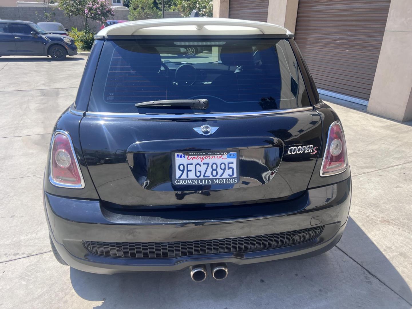 2010 Jet Black /BLACK Mini Cooper S (WMWMF7C52AT) with an 1.6L L4 DOHC 16V TURBO engine, AUTOMATIC transmission, located at 30 S. Berkeley Avenue, Pasadena, CA, 91107, (626) 248-7567, 34.145447, -118.109398 - New Tires! Nice Interior! Great MPG! Looks and drives well. Bad credit? We can help! We are the bank. All our cars are thoroughly inspected and reconditioned by our technicians. FREE CARFAX report. Stop by or call to speak with our friendly staff. Whether you have bad credit, no credit, bankruptcy - Photo#6