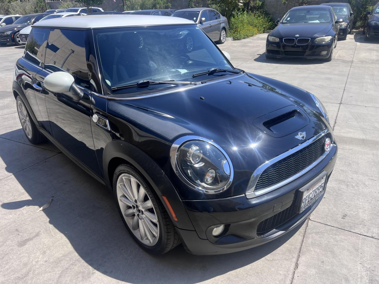2010 Jet Black /BLACK Mini Cooper S (WMWMF7C52AT) with an 1.6L L4 DOHC 16V TURBO engine, AUTOMATIC transmission, located at 30 S. Berkeley Avenue, Pasadena, CA, 91107, (626) 248-7567, 34.145447, -118.109398 - New Tires! Nice Interior! Great MPG! Looks and drives well. Bad credit? We can help! We are the bank. All our cars are thoroughly inspected and reconditioned by our technicians. FREE CARFAX report. Stop by or call to speak with our friendly staff. Whether you have bad credit, no credit, bankruptcy - Photo#9