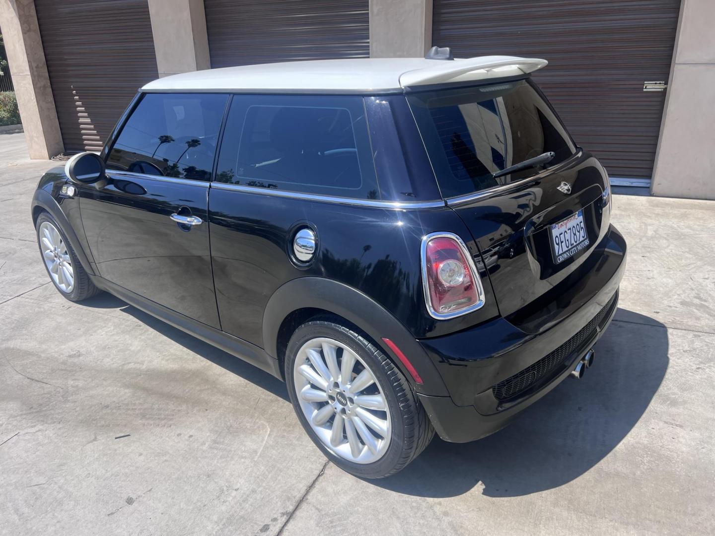 2010 Jet Black /BLACK Mini Cooper S (WMWMF7C52AT) with an 1.6L L4 DOHC 16V TURBO engine, AUTOMATIC transmission, located at 30 S. Berkeley Avenue, Pasadena, CA, 91107, (626) 248-7567, 34.145447, -118.109398 - New Tires! Nice Interior! Great MPG! Looks and drives well. Bad credit? We can help! We are the bank. All our cars are thoroughly inspected and reconditioned by our technicians. FREE CARFAX report. Stop by or call to speak with our friendly staff. Whether you have bad credit, no credit, bankruptcy - Photo#8