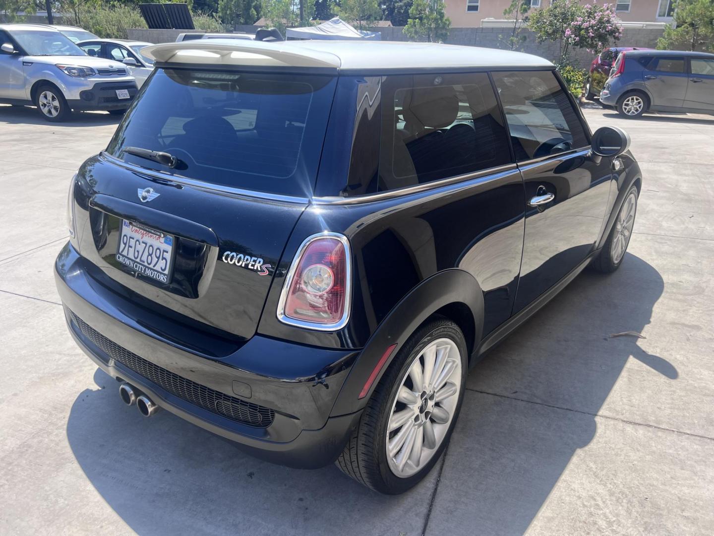 2010 Jet Black /BLACK Mini Cooper S (WMWMF7C52AT) with an 1.6L L4 DOHC 16V TURBO engine, AUTOMATIC transmission, located at 30 S. Berkeley Avenue, Pasadena, CA, 91107, (626) 248-7567, 34.145447, -118.109398 - New Tires! Nice Interior! Great MPG! Looks and drives well. Bad credit? We can help! We are the bank. All our cars are thoroughly inspected and reconditioned by our technicians. FREE CARFAX report. Stop by or call to speak with our friendly staff. Whether you have bad credit, no credit, bankruptcy - Photo#11
