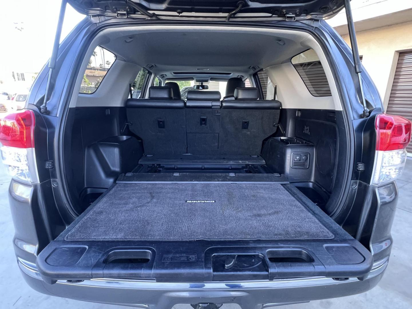 2010 Gray Toyota 4Runner Limited 2WD V6 (JTEZU5JR7A5) with an 4.0L V6 DOHC 24V engine, 5-Speed Automatic transmission, located at 30 S. Berkeley Avenue, Pasadena, CA, 91107, (626) 248-7567, 34.145447, -118.109398 - Crown City Motors is a used “Buy Here Pay Here” car dealer in Pasadena CA. “Buy Here Pay Here” financing, means that when you purchase your vehicle from our dealership, that you make the payments to the dealership as well. We do not need the banks approval to get you approved for a used auto - Photo#16