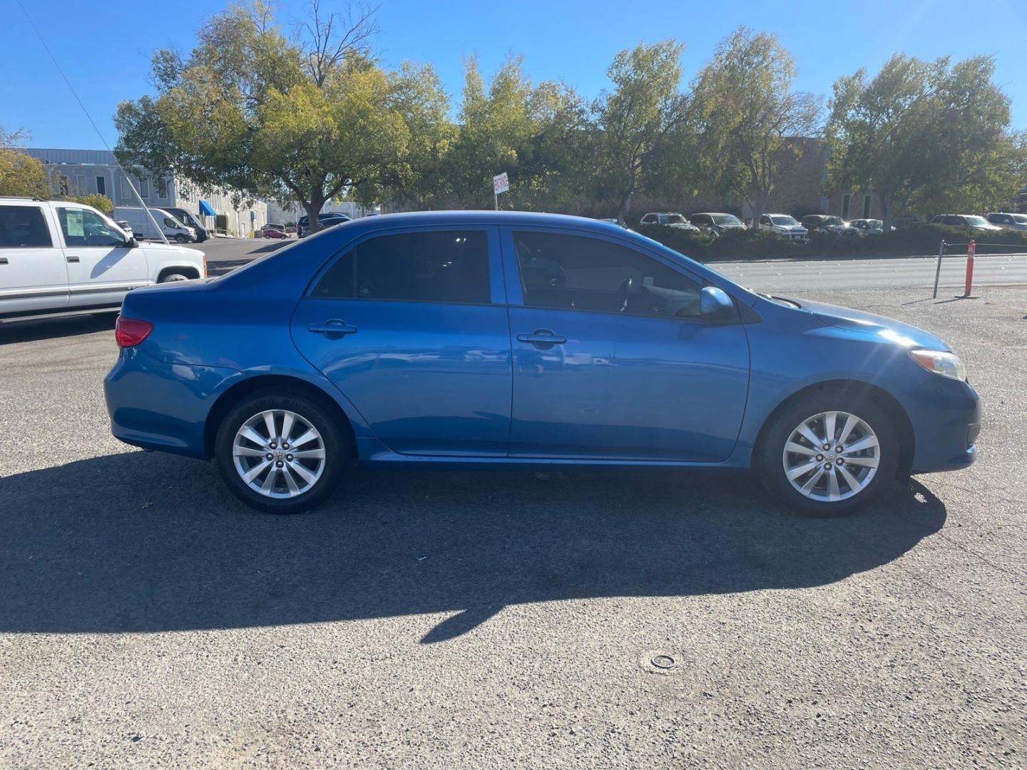 2010 Blue Streak Metallic Toyota Corolla LE (1NXBU4EE5AZ) with an 1.8L 1.8L I4 132hp 128ft. lbs. Sequential Multiport Fuel Injection engine, 4-Speed Automatic transmission, located at 800 Riverside Ave, Roseville, CA, 95678, 916-773-4549 & Toll Free: 866-719-4393, 38.732265, -121.291039- Photo#5