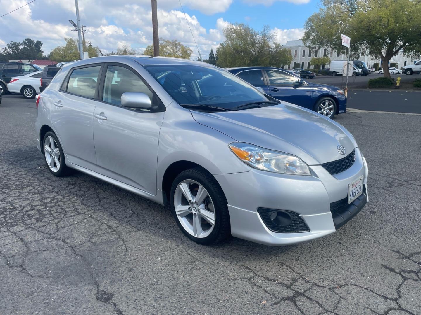 2010 Classic Silver Metallic Toyota Matrix S (2T1LE4EEXAC) with an 2.4L 2.4L I4 158hp 162ft. lbs. Sequential Electronic Fuel Injection engine, 4-Speed Automatic transmission, located at 800 Riverside Ave, Roseville, CA, 95678, 916-773-4549 & Toll Free: 866-719-4393, 38.732265, -121.291039 - AWD ONE OWNER CLEAN CARFAX- Photo#1
