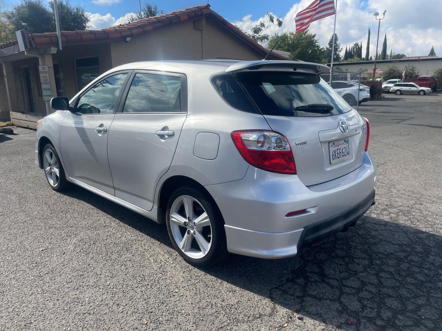 2010 Classic Silver Metallic Toyota Matrix S (2T1LE4EEXAC) with an 2.4L 2.4L I4 158hp 162ft. lbs. Sequential Electronic Fuel Injection engine, 4-Speed Automatic transmission, located at 800 Riverside Ave, Roseville, CA, 95678, 916-773-4549 & Toll Free: 866-719-4393, 38.732265, -121.291039 - AWD ONE OWNER CLEAN CARFAX- Photo#2