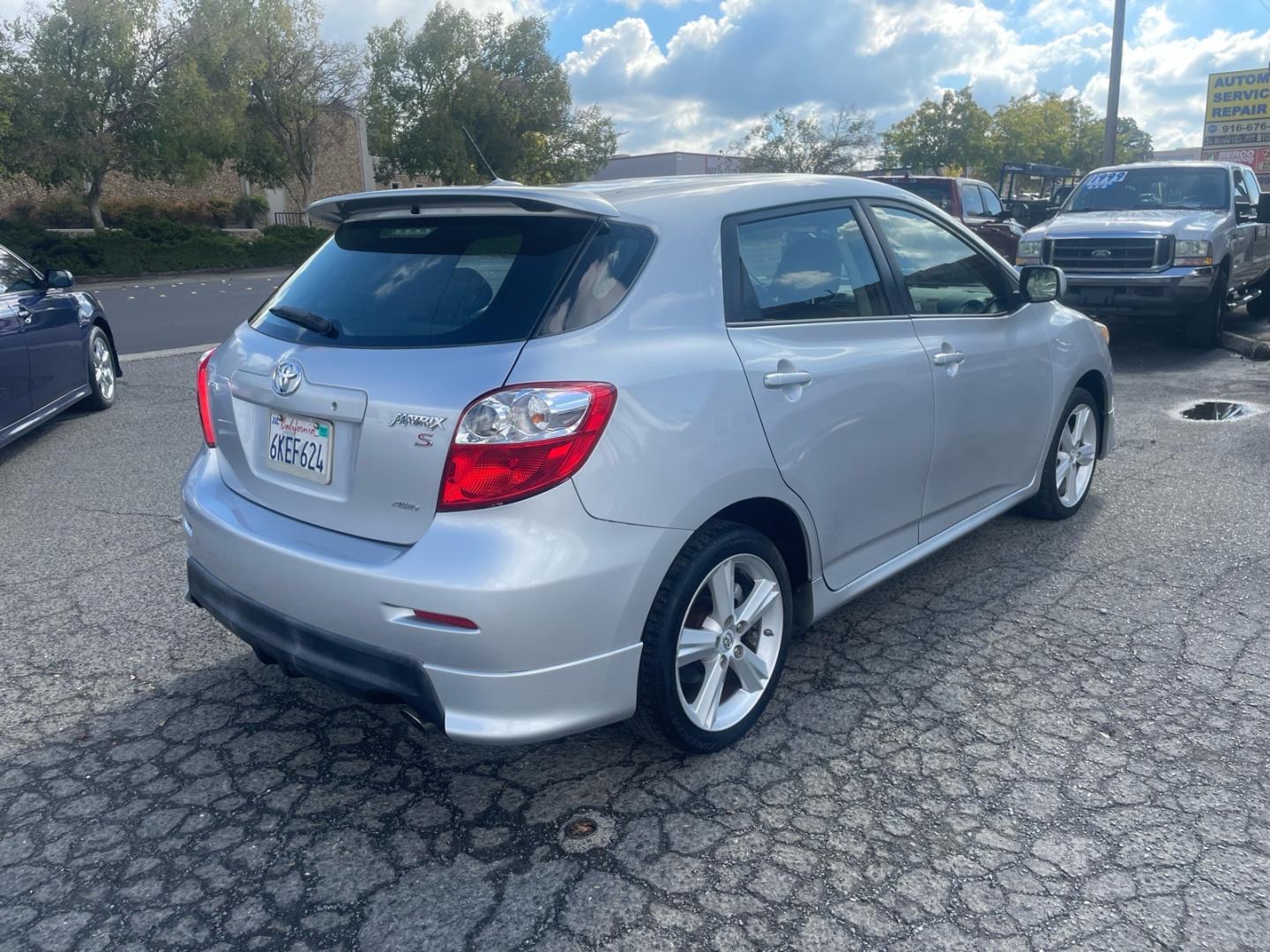 2010 Classic Silver Metallic Toyota Matrix S (2T1LE4EEXAC) with an 2.4L 2.4L I4 158hp 162ft. lbs. Sequential Electronic Fuel Injection engine, 4-Speed Automatic transmission, located at 800 Riverside Ave, Roseville, CA, 95678, 916-773-4549 & Toll Free: 866-719-4393, 38.732265, -121.291039 - AWD ONE OWNER CLEAN CARFAX- Photo#3