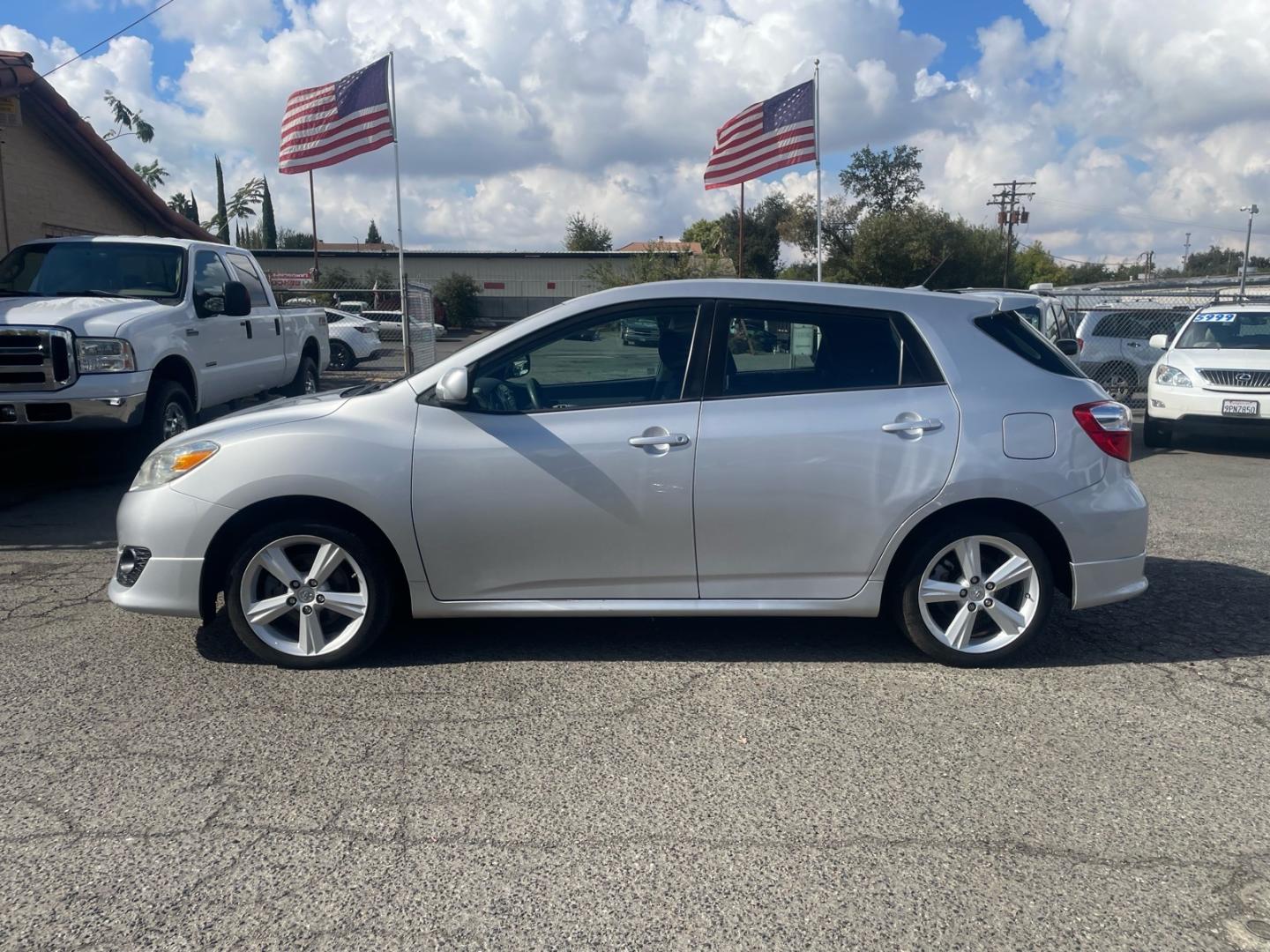 2010 Classic Silver Metallic Toyota Matrix S (2T1LE4EEXAC) with an 2.4L 2.4L I4 158hp 162ft. lbs. Sequential Electronic Fuel Injection engine, 4-Speed Automatic transmission, located at 800 Riverside Ave, Roseville, CA, 95678, 916-773-4549 & Toll Free: 866-719-4393, 38.732265, -121.291039 - AWD ONE OWNER CLEAN CARFAX- Photo#4