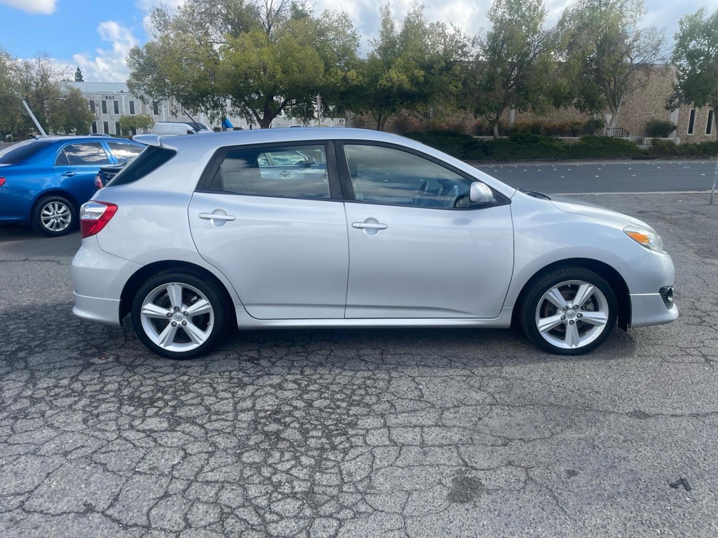2010 Classic Silver Metallic Toyota Matrix S (2T1LE4EEXAC) with an 2.4L 2.4L I4 158hp 162ft. lbs. Sequential Electronic Fuel Injection engine, 4-Speed Automatic transmission, located at 800 Riverside Ave, Roseville, CA, 95678, 916-773-4549 & Toll Free: 866-719-4393, 38.732265, -121.291039 - AWD ONE OWNER CLEAN CARFAX- Photo#5