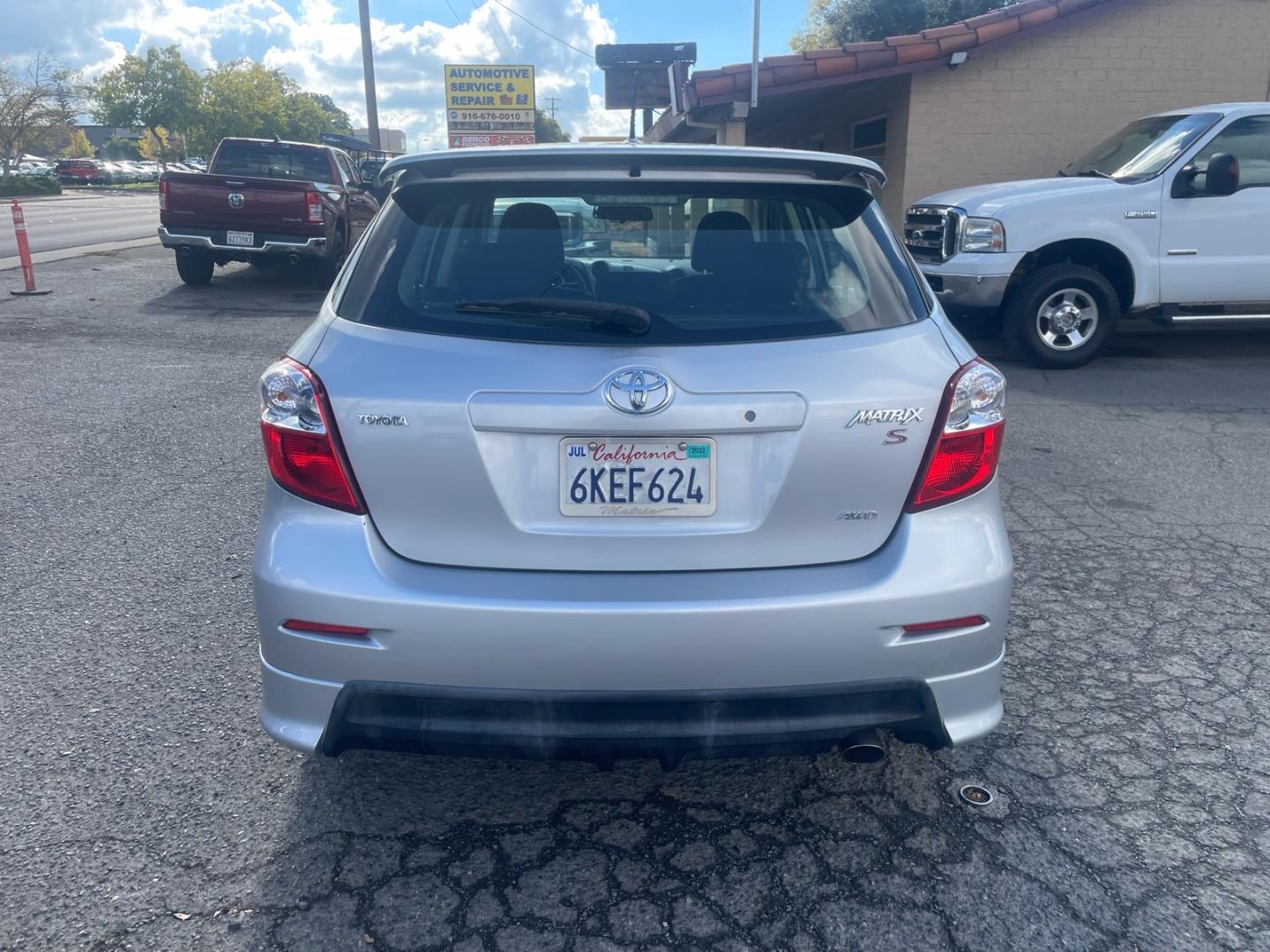 2010 Classic Silver Metallic Toyota Matrix S (2T1LE4EEXAC) with an 2.4L 2.4L I4 158hp 162ft. lbs. Sequential Electronic Fuel Injection engine, 4-Speed Automatic transmission, located at 800 Riverside Ave, Roseville, CA, 95678, 916-773-4549 & Toll Free: 866-719-4393, 38.732265, -121.291039 - AWD ONE OWNER CLEAN CARFAX- Photo#8